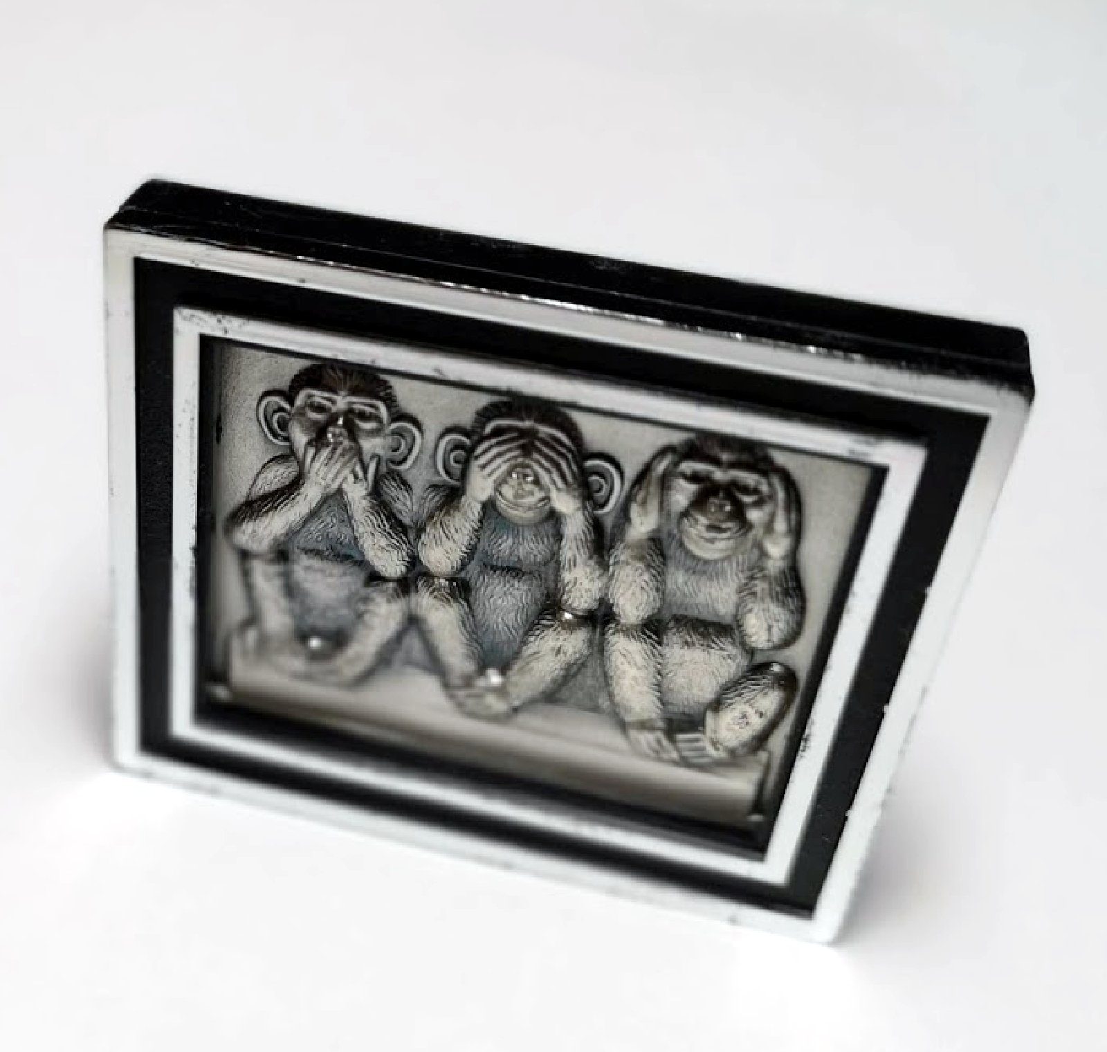 Thumbnail - HR Autocomfort Hinweisschild Drei Affen 5 x 4 cm Metall Relief 3D Plakette mit Halter