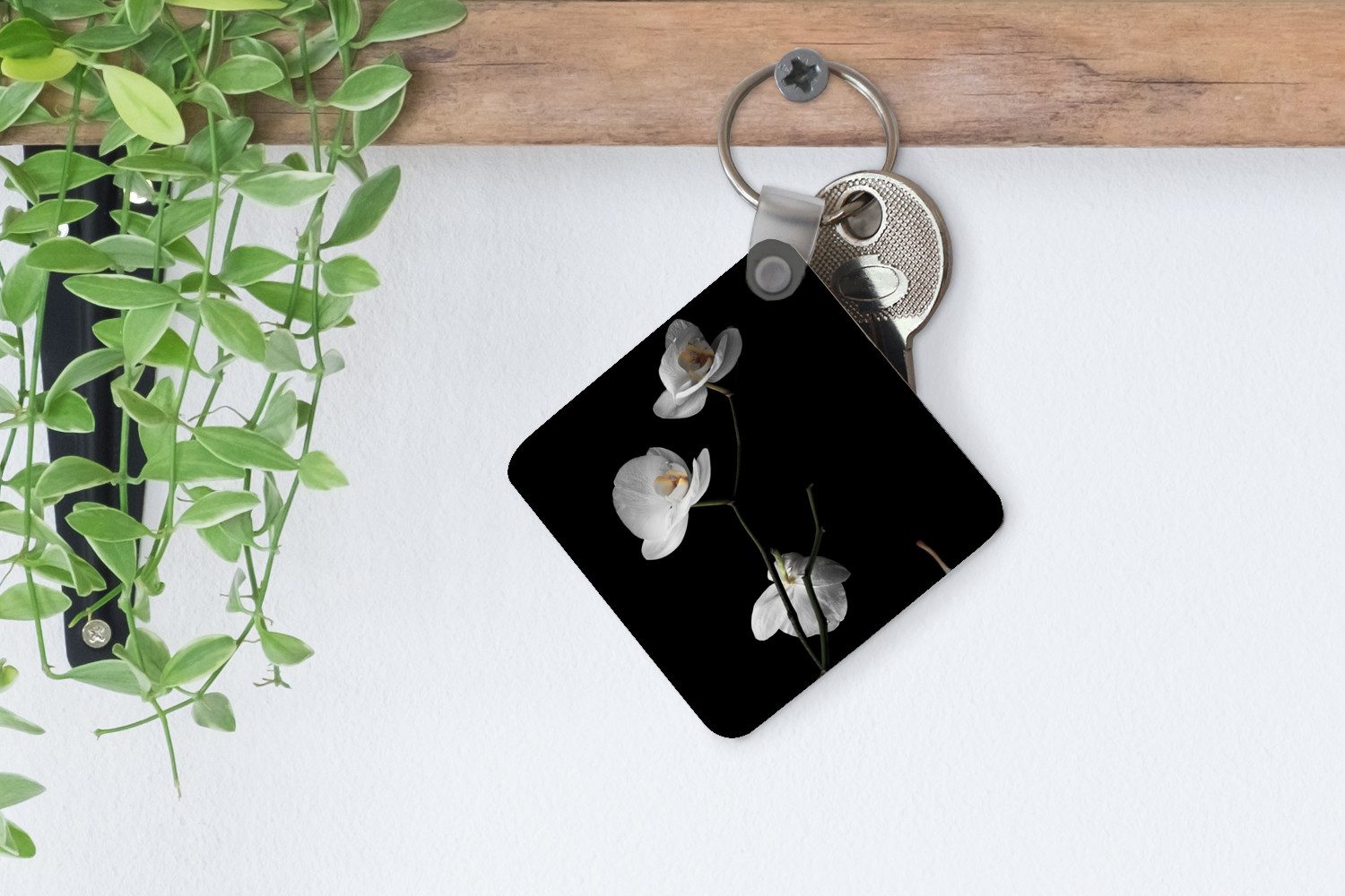 MuchoWow Schlüsselanhänger Orchidee - Blumen - Schwarz - Weiß - Stilleben, Quadratisch, Accessoire Auto / Haus / Rucksack / Handtasche, 5x5 cm