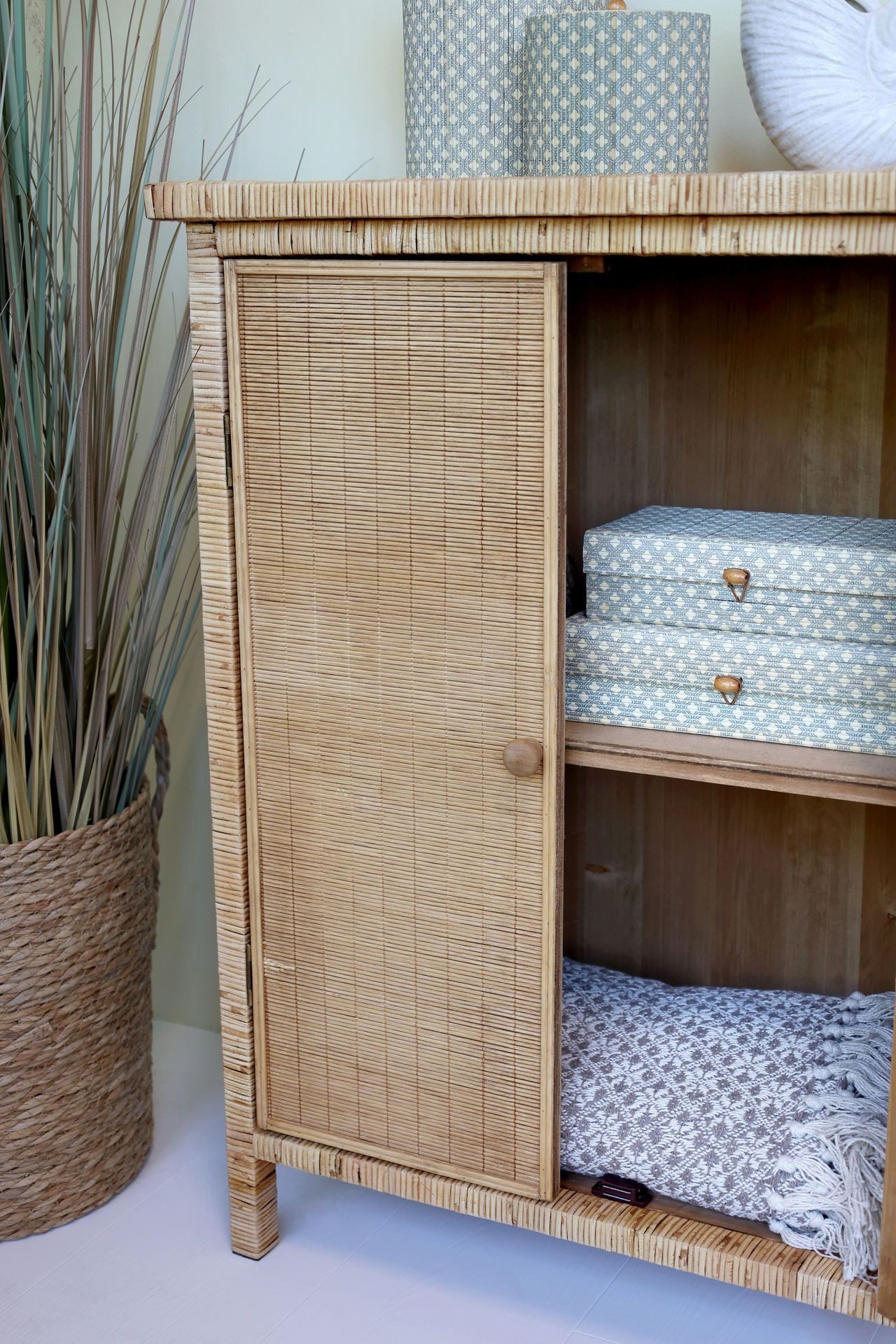 Chic Antique Kommode Schrank Marbella Rattan Bambus