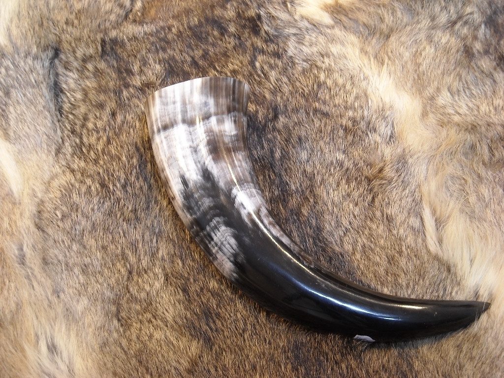 MystiCalls Becher Trinkhorn ca. 200 - 290 ml Fassungsvolumen Horn Mittelalter Metbecher, 1-tlg., Horn, Lebensmittelecht versiegelt