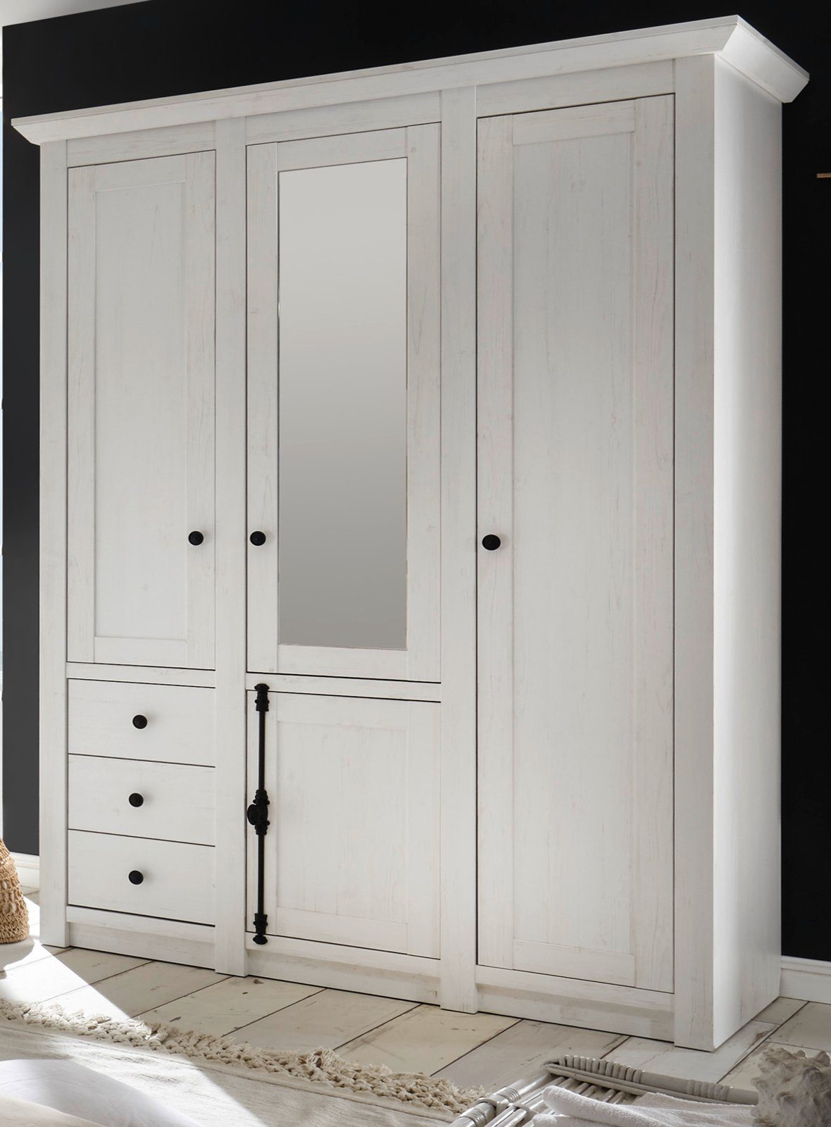 Furn.Design Kleiderschrank Hooge (Schrank in Pinie weiß, 4-türig 147 x 206 cm) Landhausstil