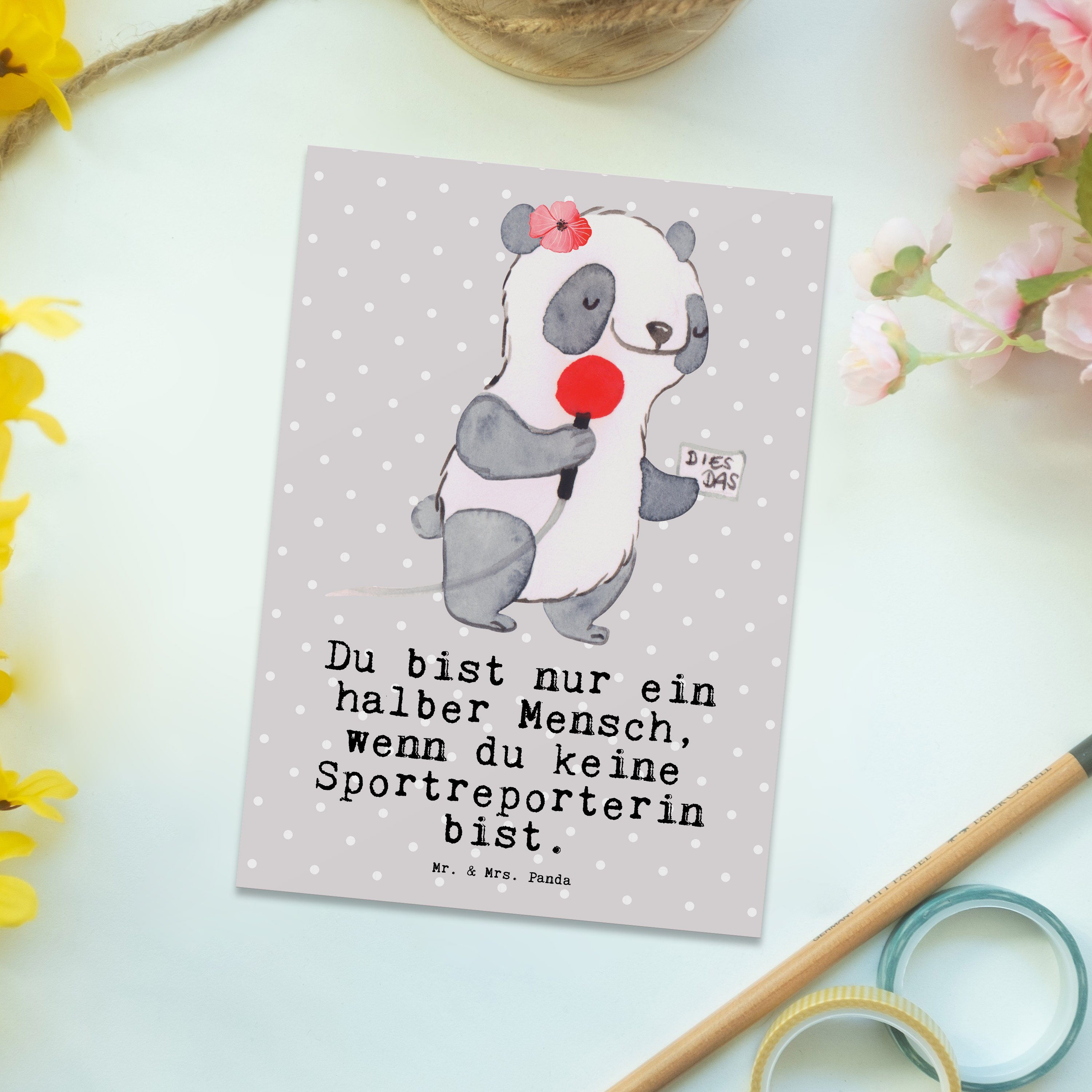 Mr. & Mrs. mit Pastell Panda Ab - Geschenkkarte, Sportreporterin Herz - Grau Geschenk, Postkarte