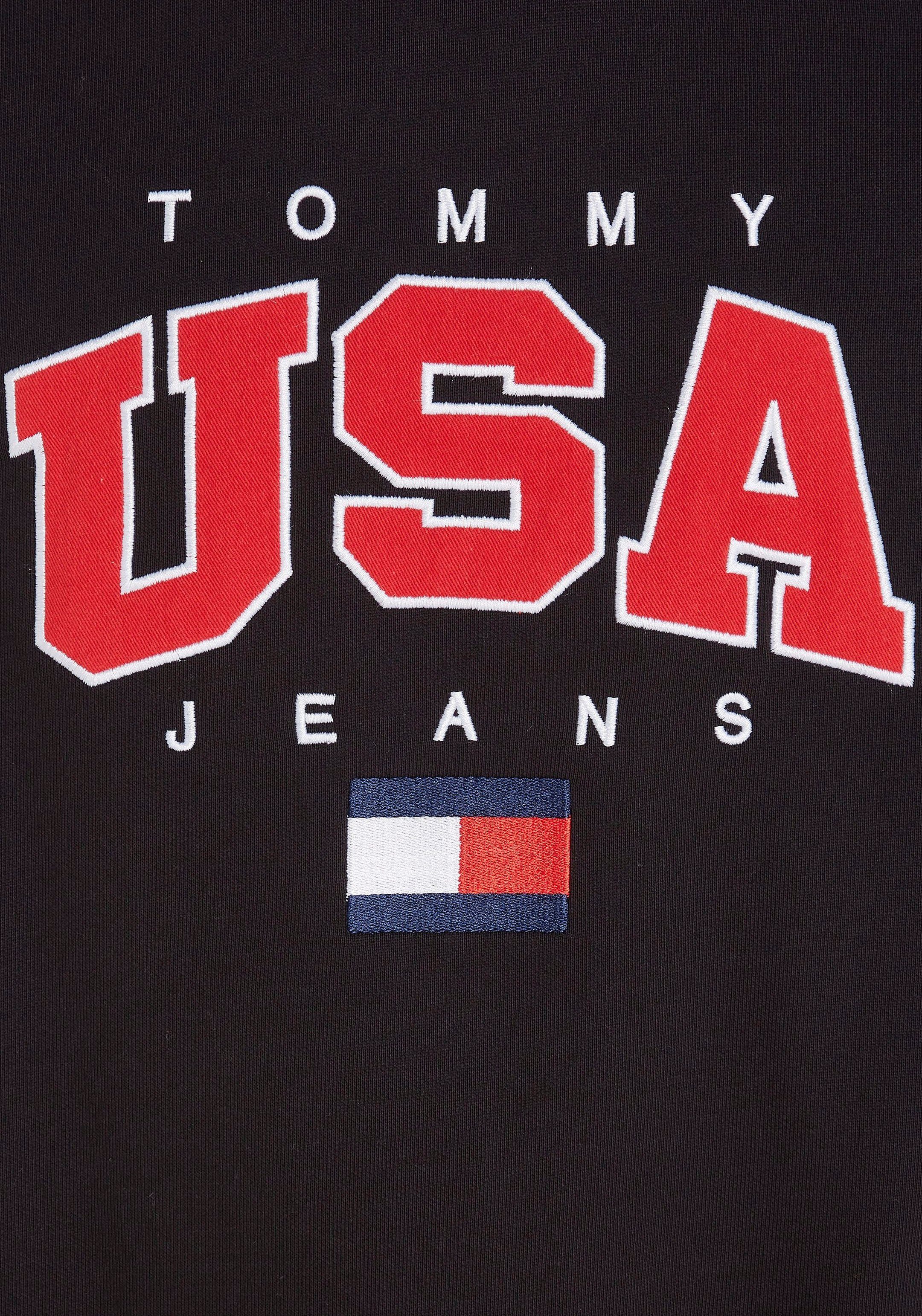 Tommy Jeans Sweatshirt TJM BOXY SPORT großflächiger MODERN Logostickerei CREW mit USA Black