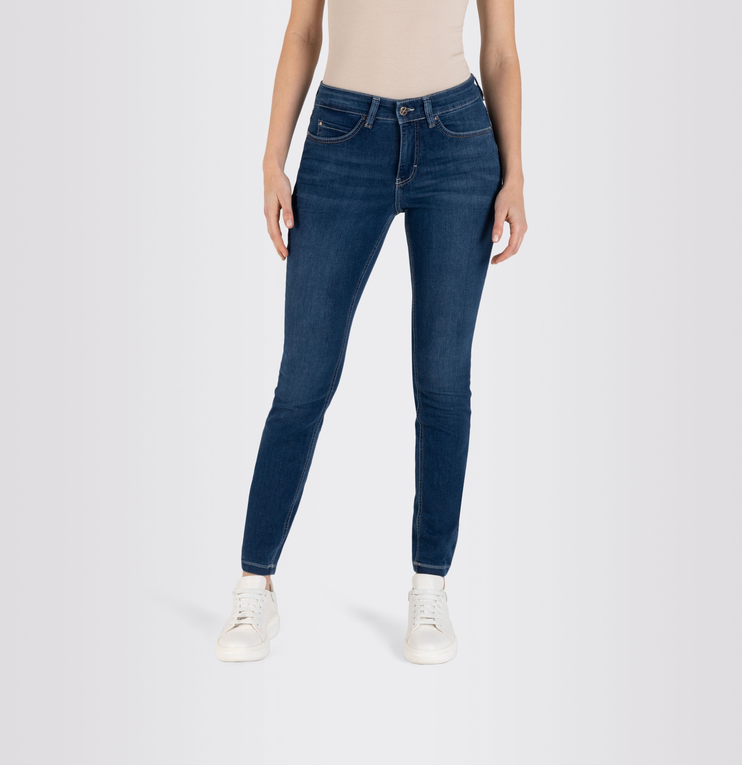 D569 mid blue authentic wash