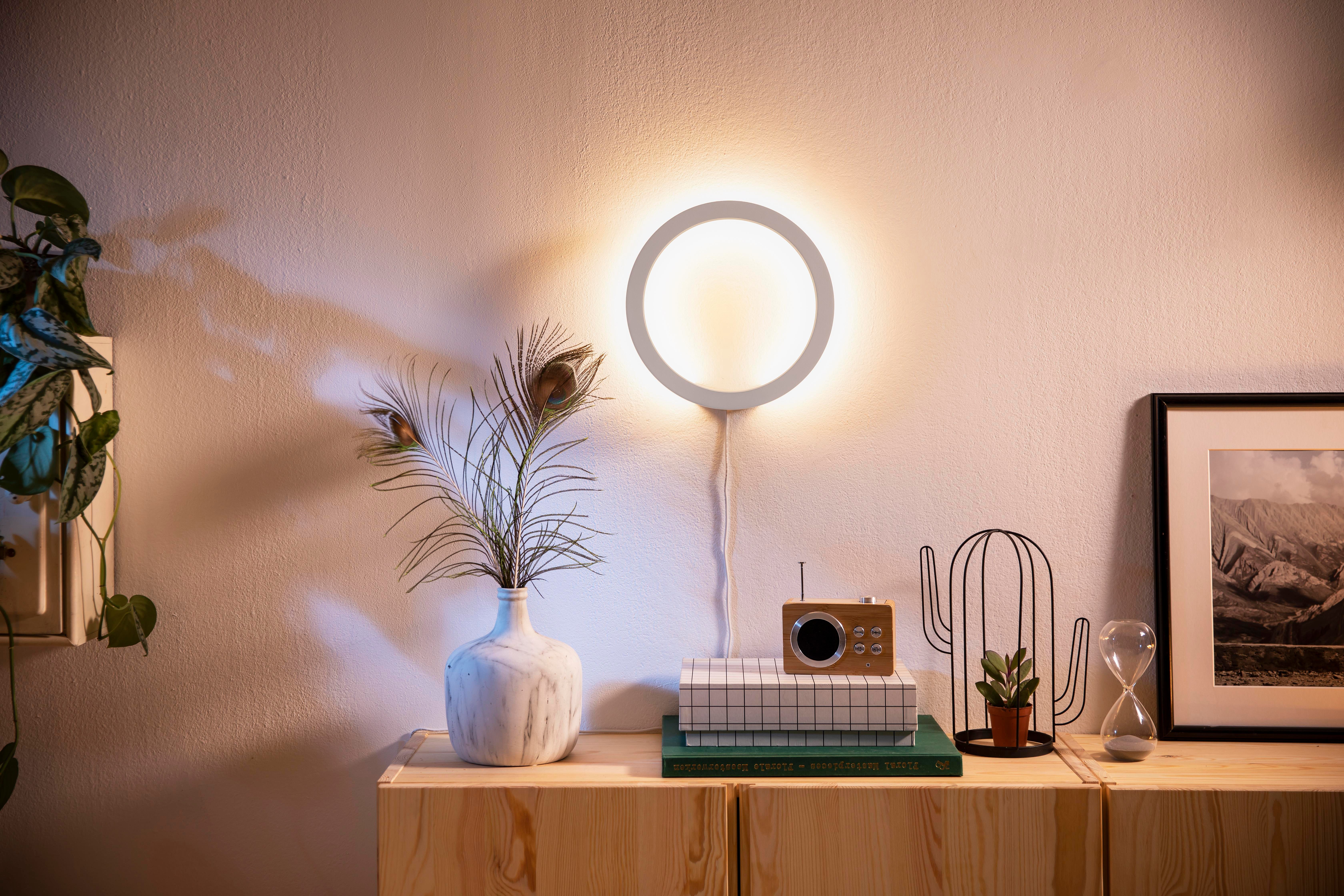 Philips Hue LED Wandleuchte White & Color Ambiance Sana, schwarz, Abschaltautomatik, Bluetooth, CCT - über Fernbedienung, Dimmfunktion, Einschlafhilfe, Farbsteuerung, Farbwechsel, Memory, nach Trennung vom Netz, Nachtlichtfunktion, RGB, Smart Home, Timerfunktion, Weckerfunktion, dimmbar über Fernbedienung, mehrere Helligkeitsstufen, LED fest integriert, Farbwechsler, RGB, warmweiß - kaltweiß, Steuerbar per App und Stimme, Smart Home fähig, Farbfähig und Weißtöne