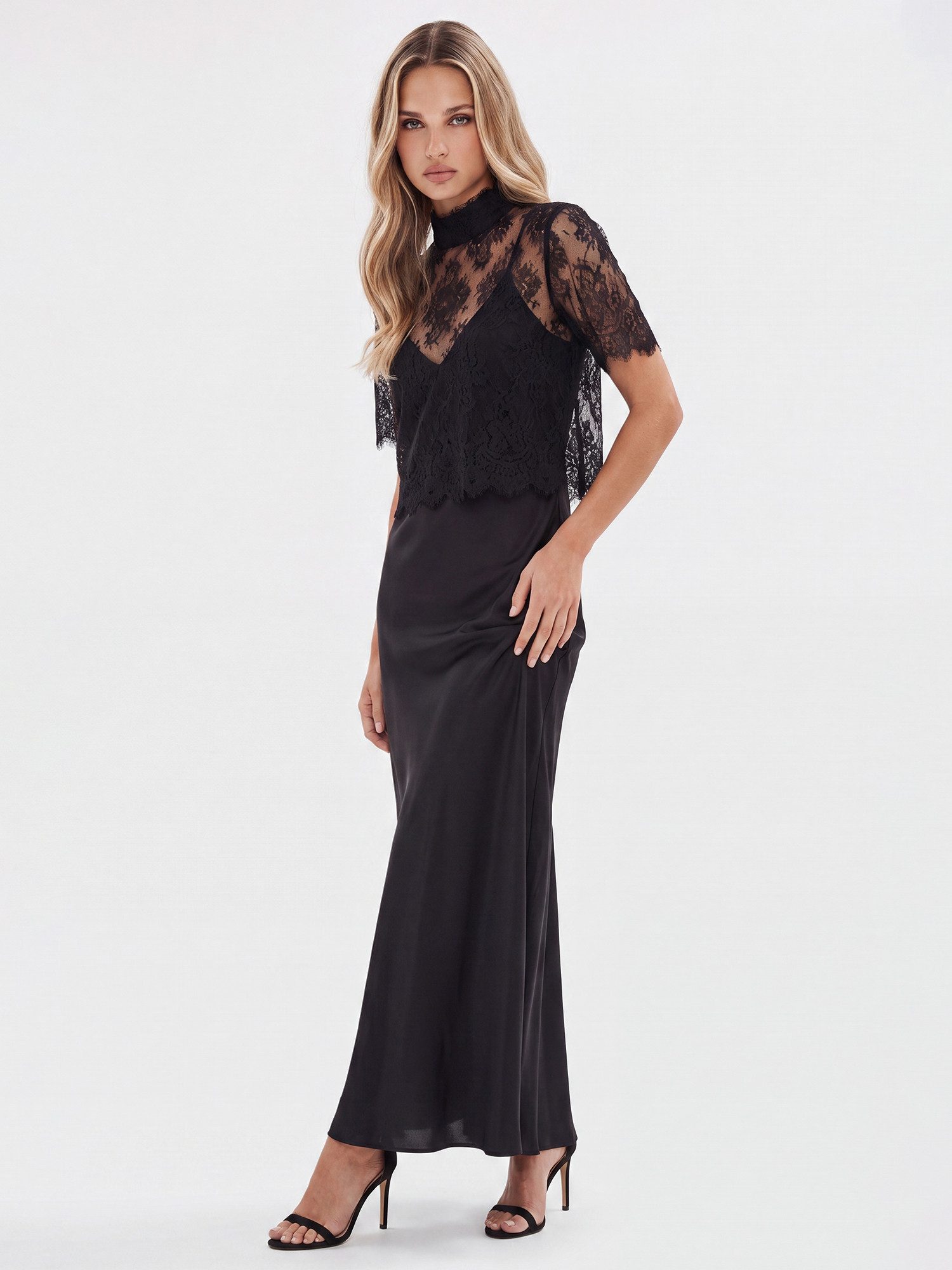 Apart Brautkleid aus Satin mit Spitzenjäckchen