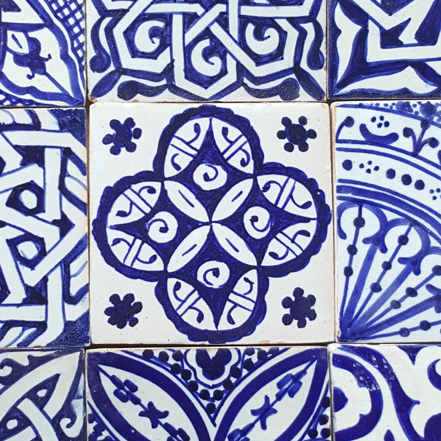 Casa Moro Wandfliese Orientalische Fliesen Mix 10x10 cm blau weiß – Patchwork Fliesen Dekor, Keramik 10x30, Blau und Weiß, Kunsthandwerk aus Marokko, 9er-Set, handbemalte Fliesen