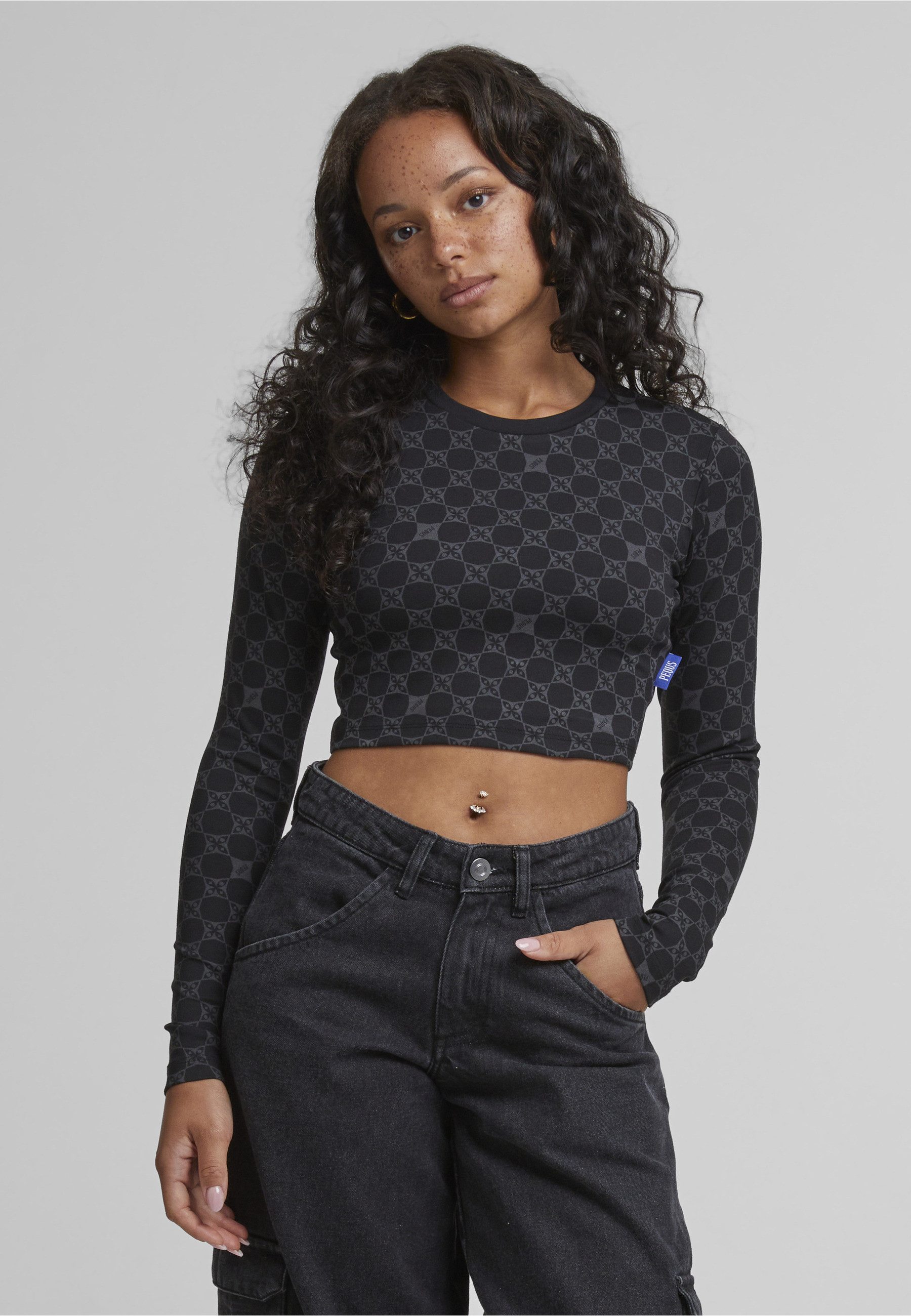PEQUS Longsleeve PEQUS PEQUS Cropped Aether Monogramm Longsleeve (1-tlg)