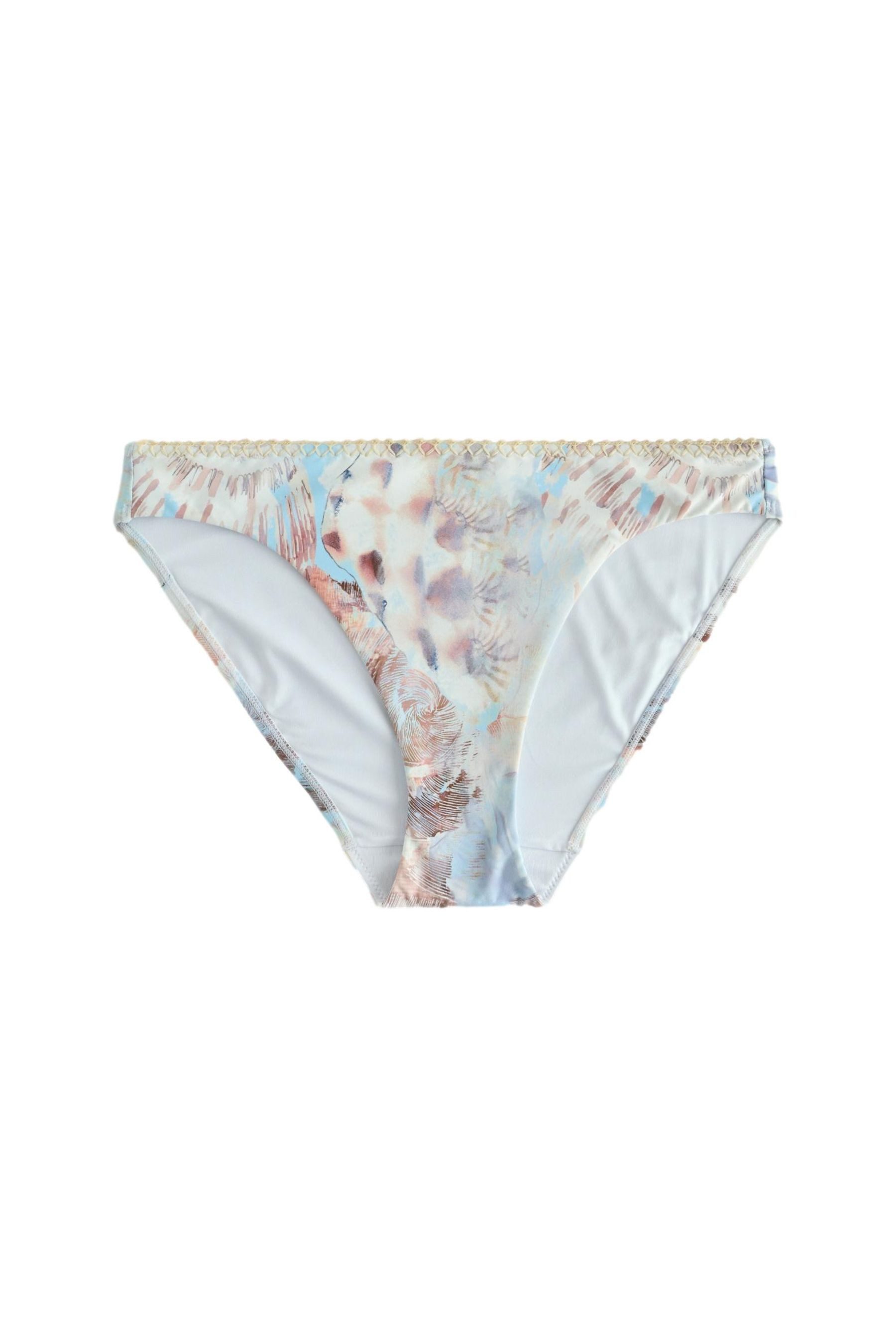 Next Bikini-Hose Bikinihose mit hohem Bein und Überwendlingstich (1-St)