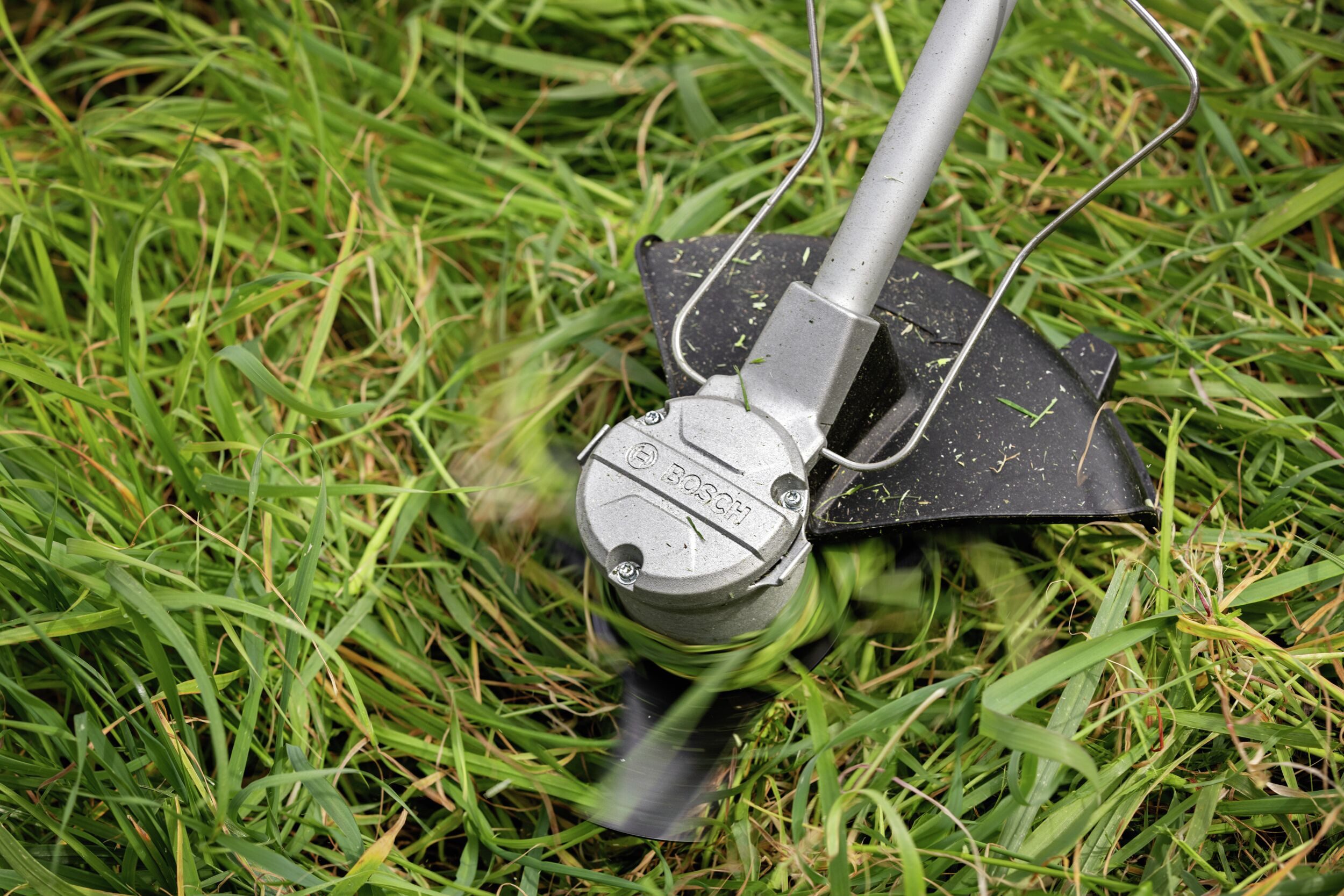 BOSCH Akku-Rasentrimmer GFR 18V-23, 33 cm Arbeitsbreite Faden, Freischneider Ohne Akku - im Karton