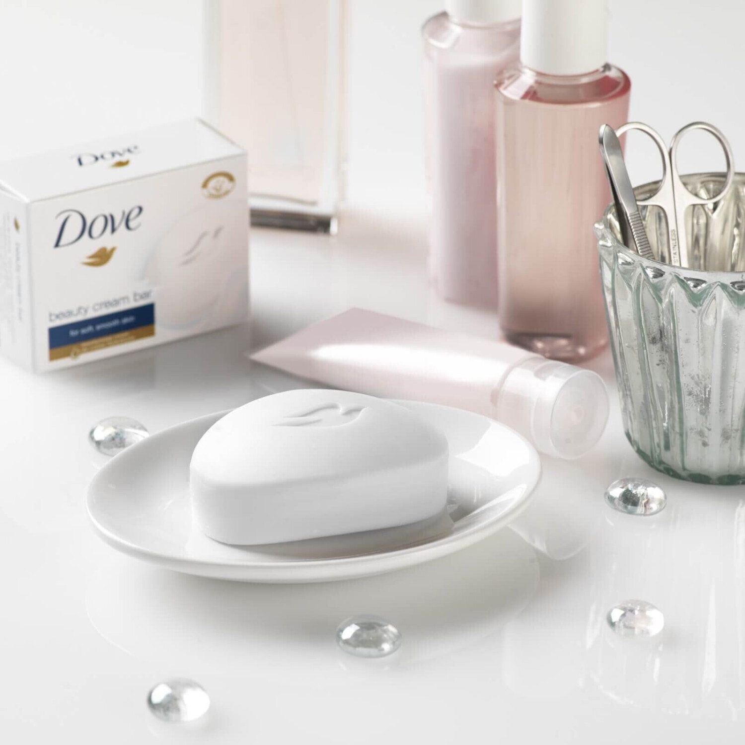 DOVE Gesichtsseife Dove Beauty Cream Bar reinigt, spendet Feuchtigkeit und pflegt, 90 g, 1-tlg., Dove – sulfatfreie Badeseife für weiche und geschmeidige Haut 90 g
