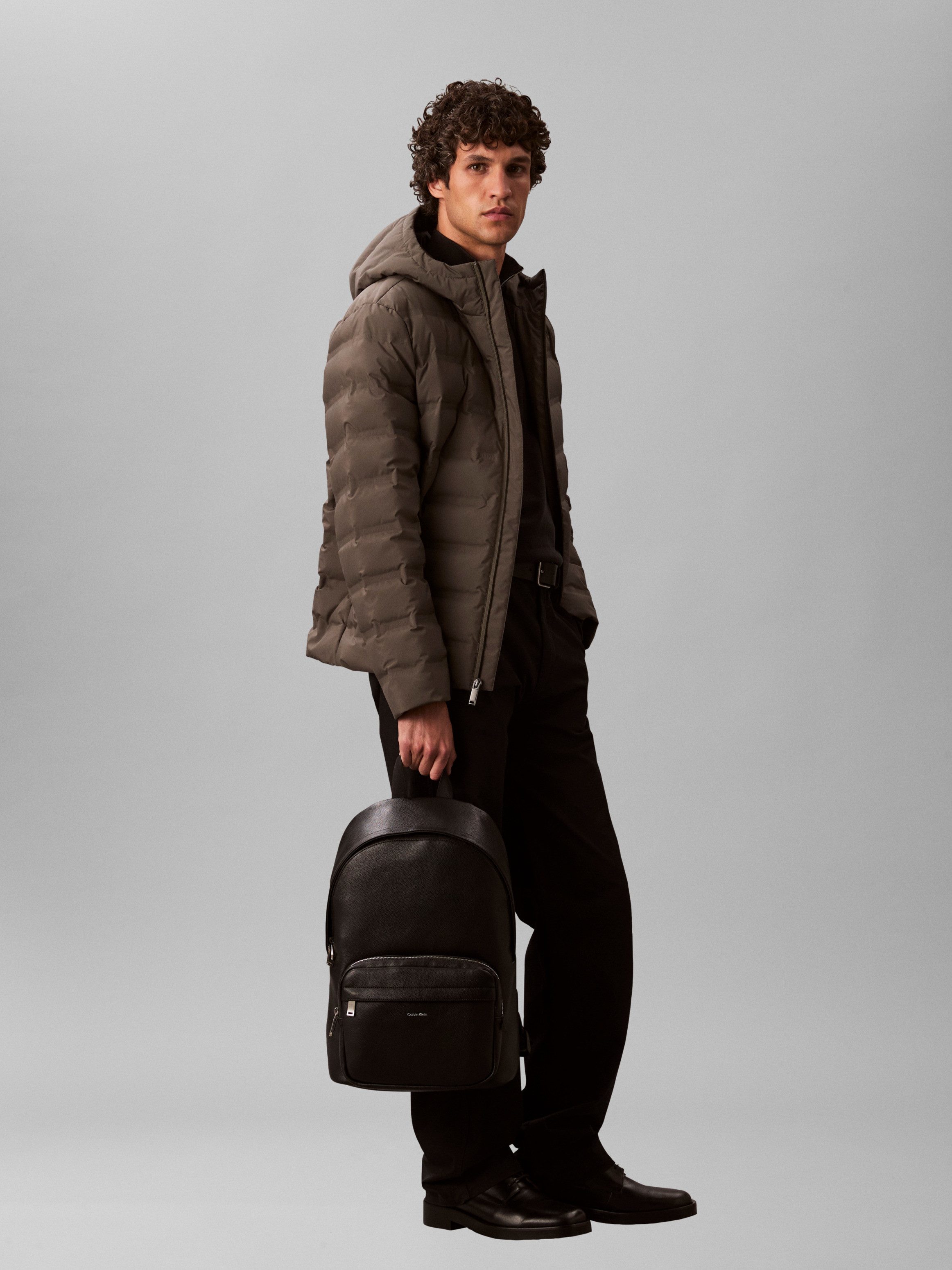 Calvin Klein Rucksack RAISED ROUND BACKPACK, Unisex Cityrucksack, Freizeitrucksack mit Reißverschluss