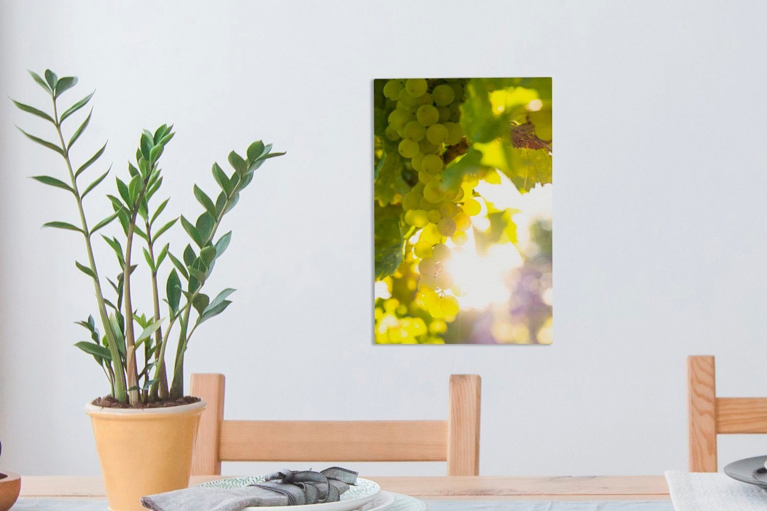 Zackenaufhänger, bespannt Baum 20x30 cm Leinwandbild (1 Leinwandbild Gemälde, inkl. OneMillionCanvasses® An hängende Weintrauben, fertig St), einem