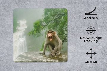 MuchoWow Gaming Mauspad Schreiender Affe vor Wasserfall (1-St), Mousepad mit Rutschfester Unterseite, Gaming, 40x40 cm, XXL, Großes