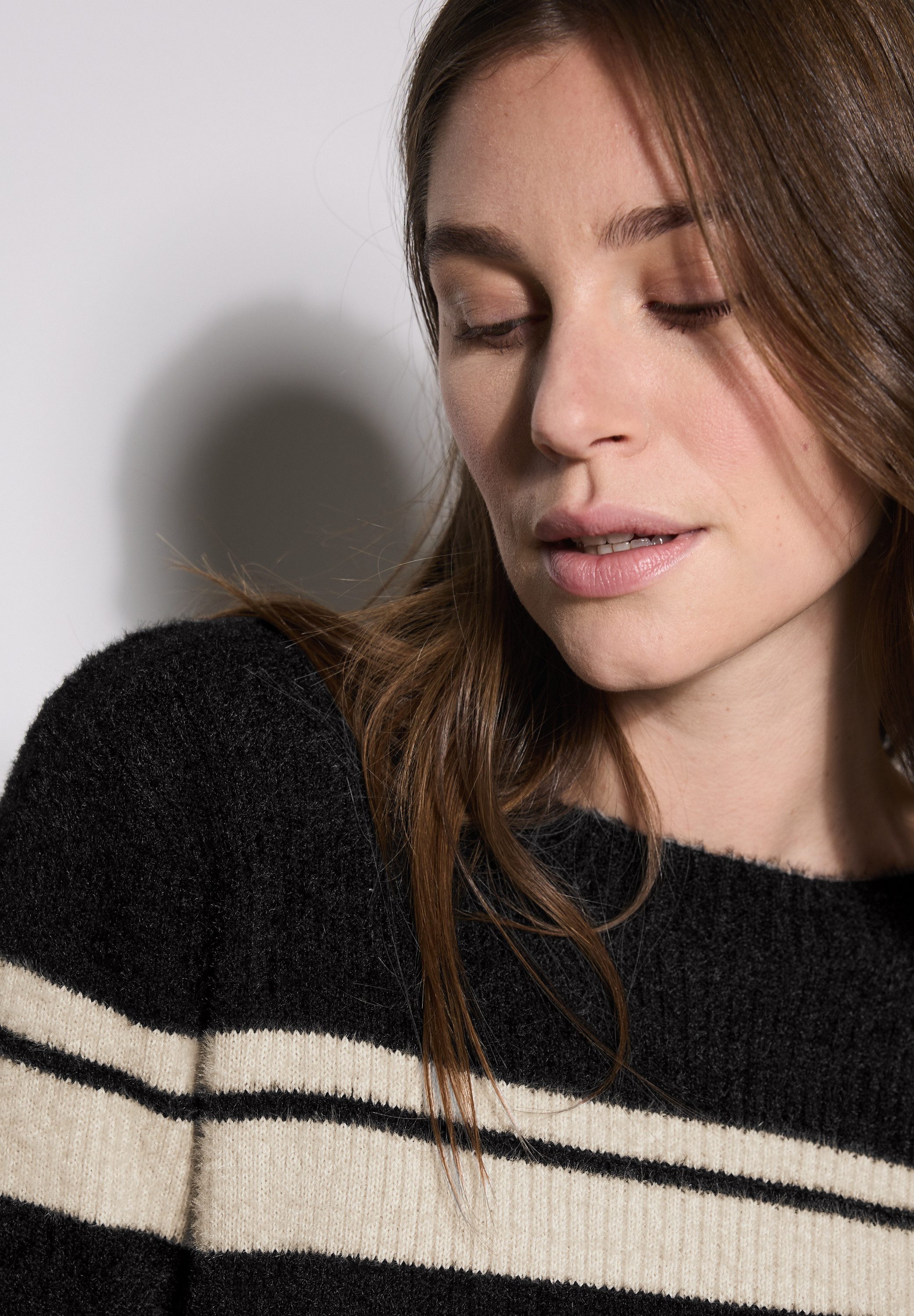 CECIL knitted sweater in a cuddly quality and classic striped pattern