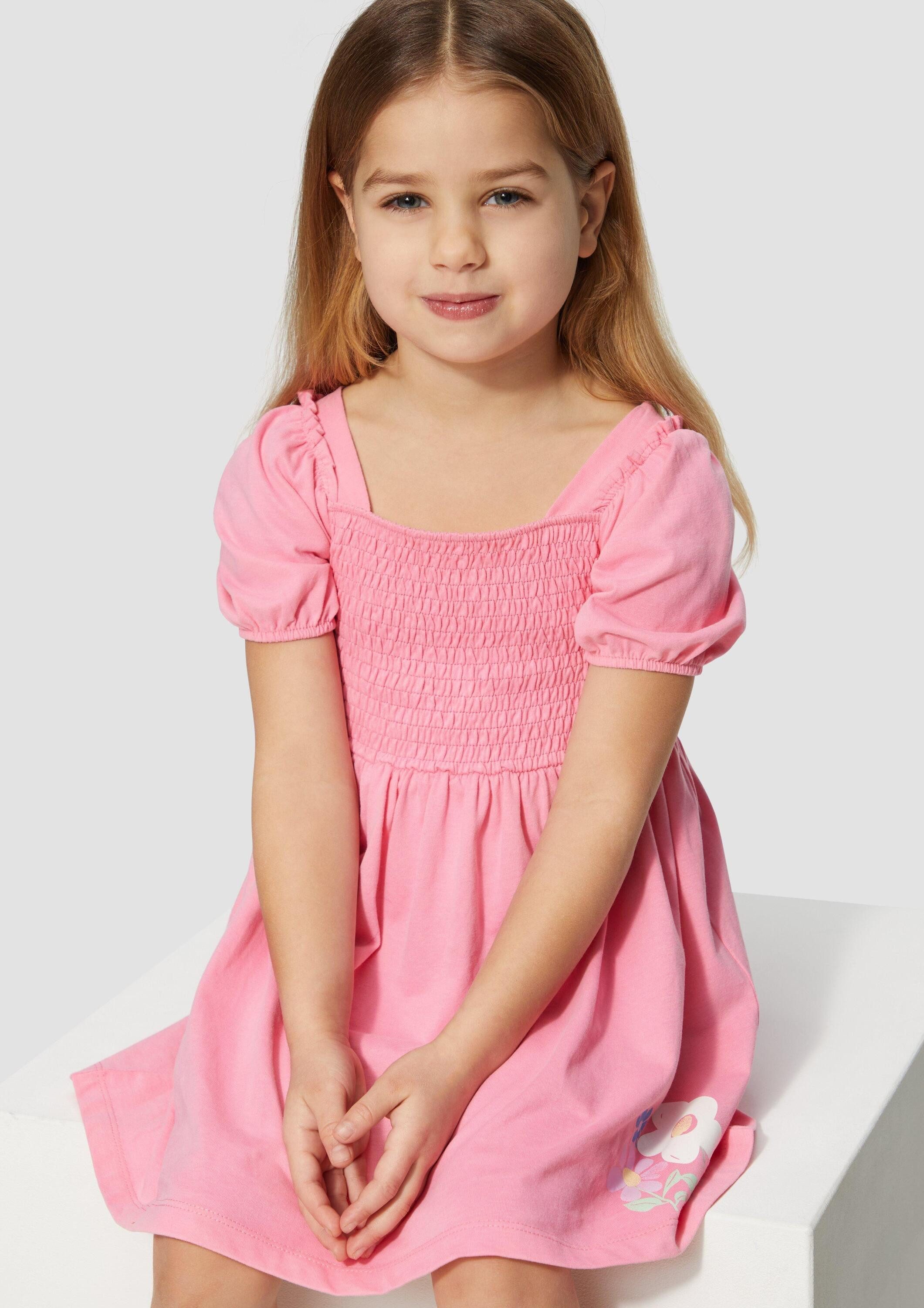 s.Oliver Minikleid Kleid Kurzes Kleid mit Glitzerprint und Smok-Detail – Bild 4 von 5