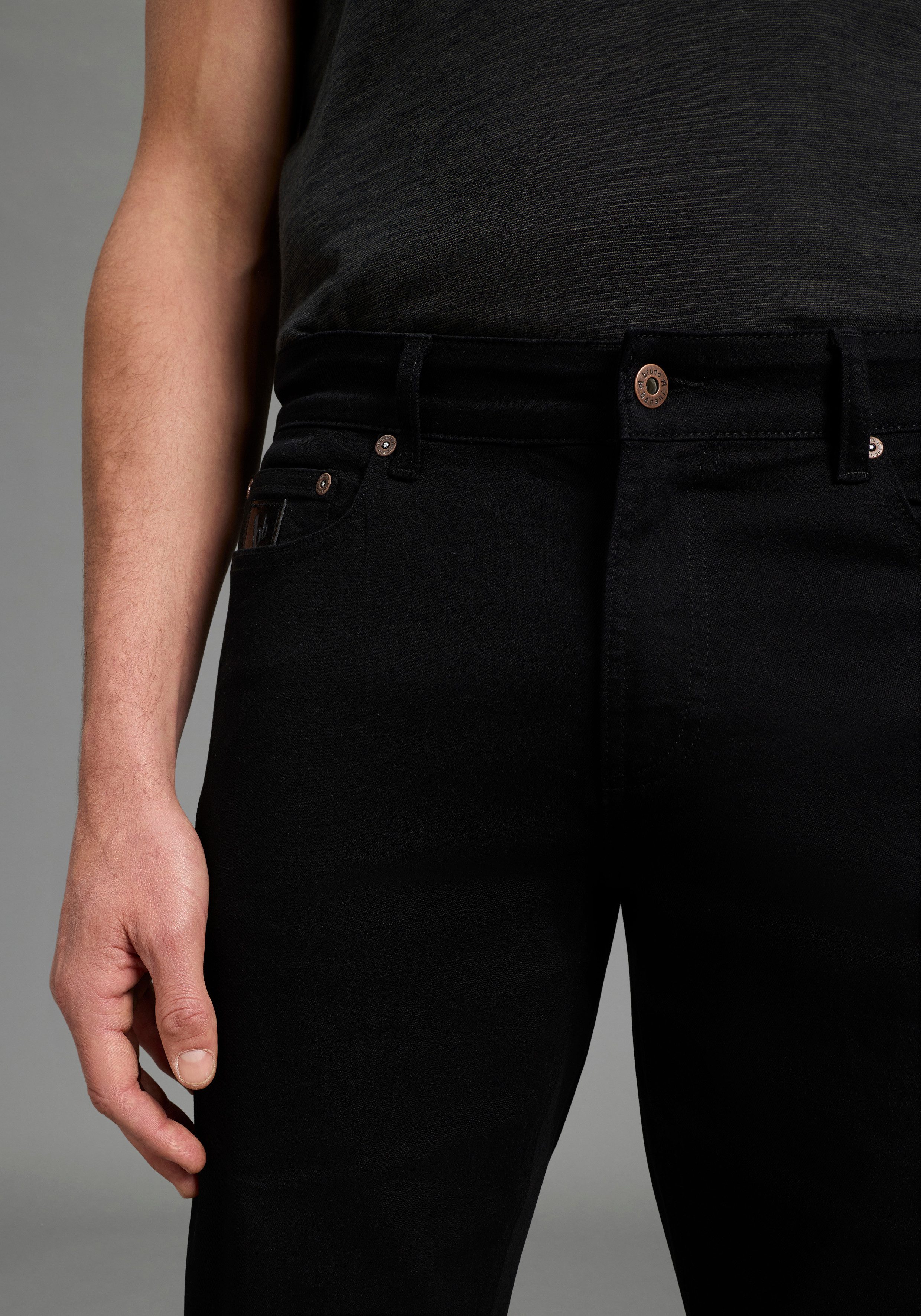 Bruno Banani Jeansbermudas Straight-Fit, normale Leibhöhe, aus elastischem Denim-Material