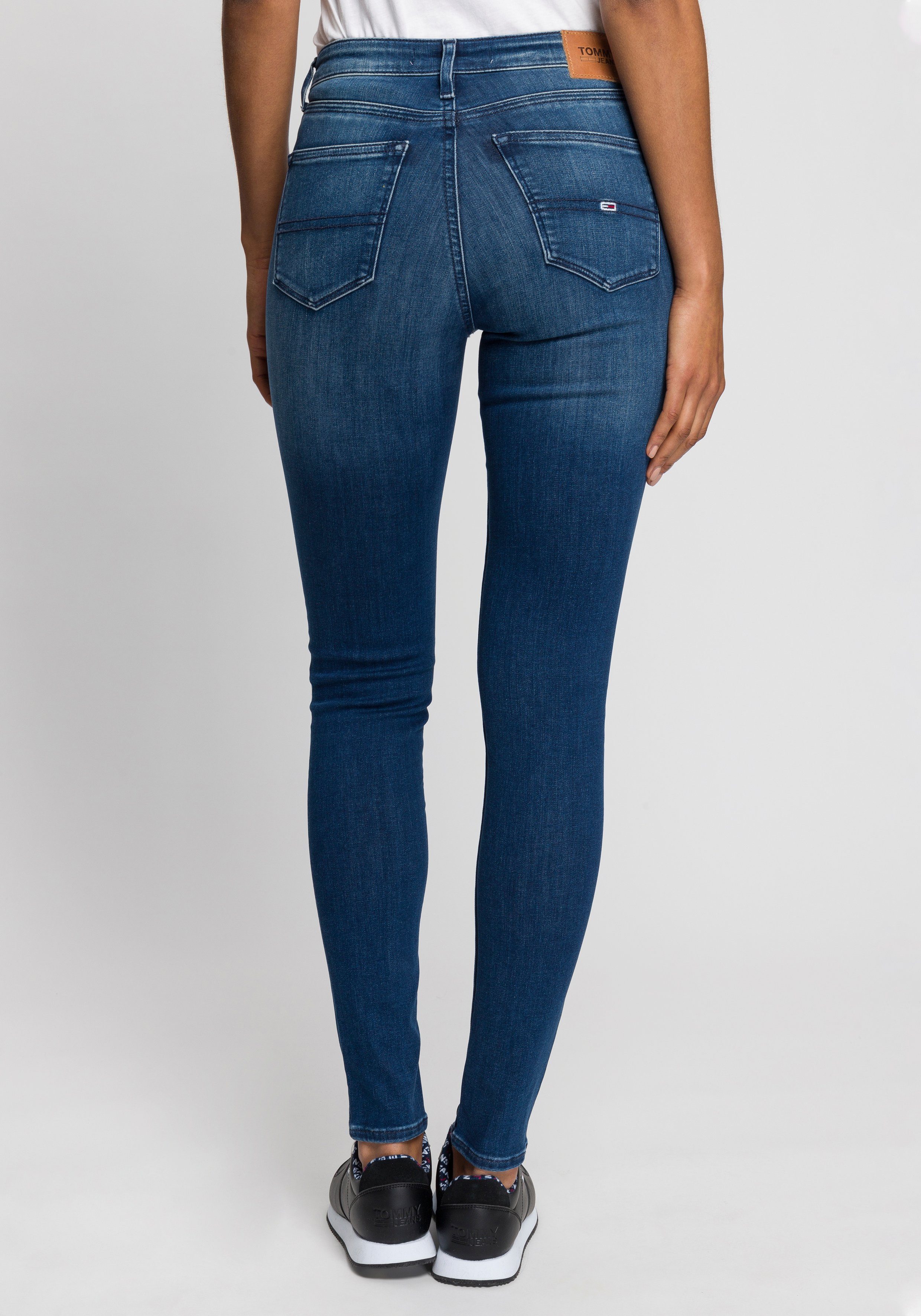 Tommy Jeans Skinny-fit-Jeans "Nora Mid Rise Skinny Fit", mit Tommy Jeans Lo günstig online kaufen