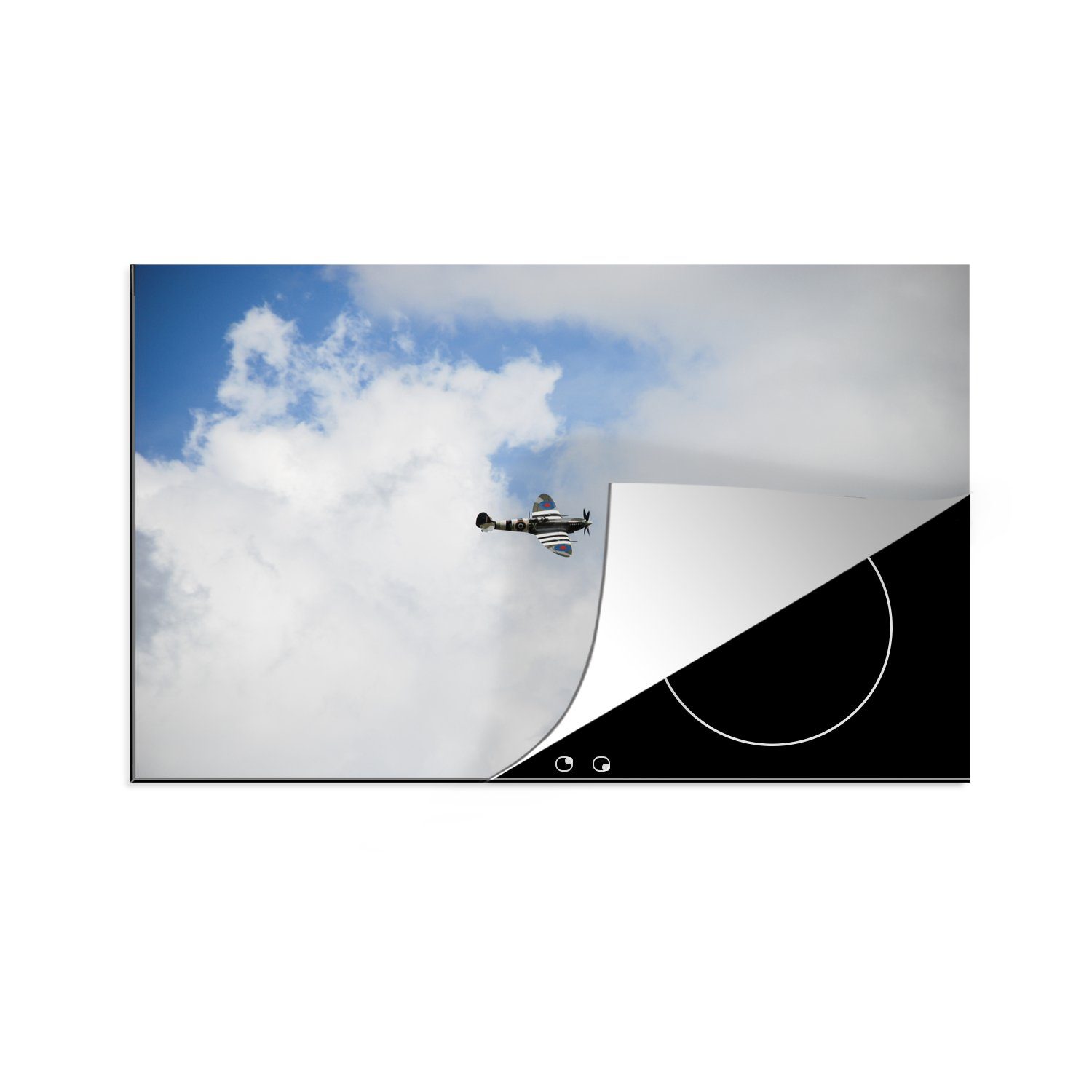 MuchoWow Herdblende-/Abdeckplatte Spitfire-Flugzeug in einem bewölkten Himmel, Vinyl, (1 tlg), 81x52 cm, Induktionskochfeld Schutz für die küche, Ceranfeldabdeckung | Herdabdeckplatten