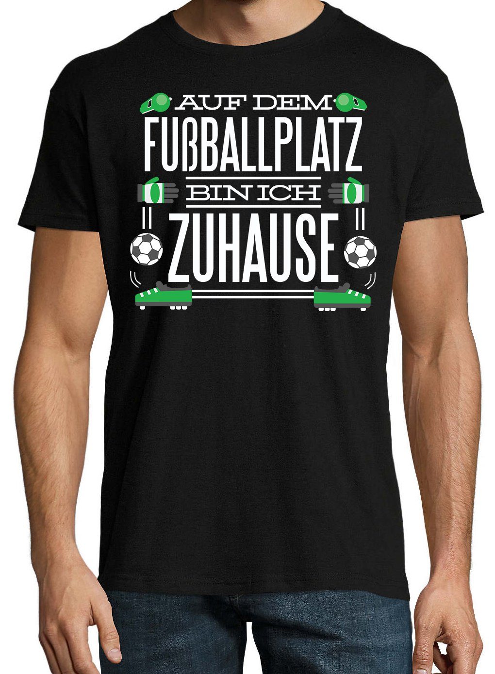 Youth Designz T-Shirt "Auf dem T-Shirt ich Zuhause" Herren Fußballplatz bin mit lustigem Spruch Schwarz