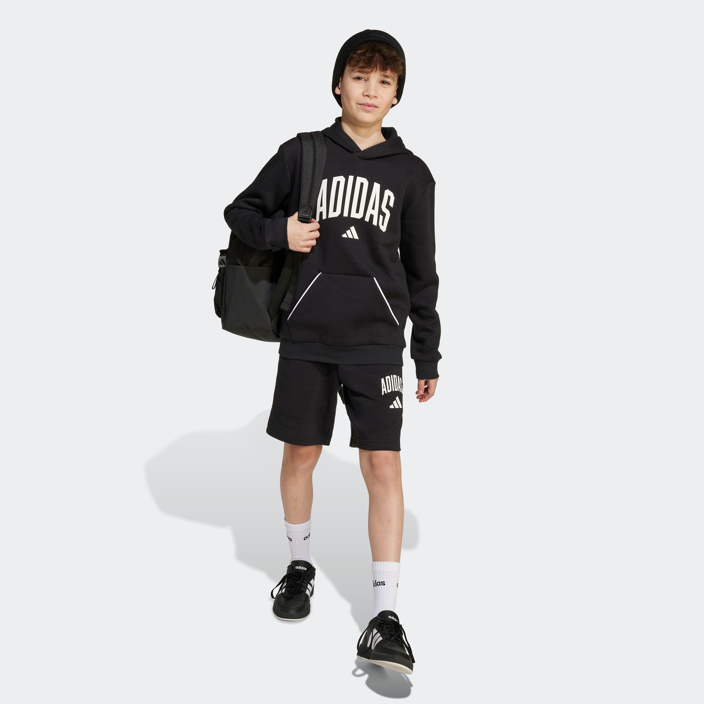 adidas Sportswear Shorts SEASONALS ESSENTIALS COLLEGIATE TYPOGRAPHY KIDS für Kinder und Teens, sportlicher Stil, aus Baumwolle und Polyester