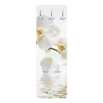 Bilderdepot24 Garderobenpaneel Design Blumen Floral White Orchid Waters (ausgefallenes Flur Wandpaneel mit Garderobenhaken Kleiderhaken hängend), moderne Wandgarderobe - Flurgarderobe im schmalen Hakenpaneel Design