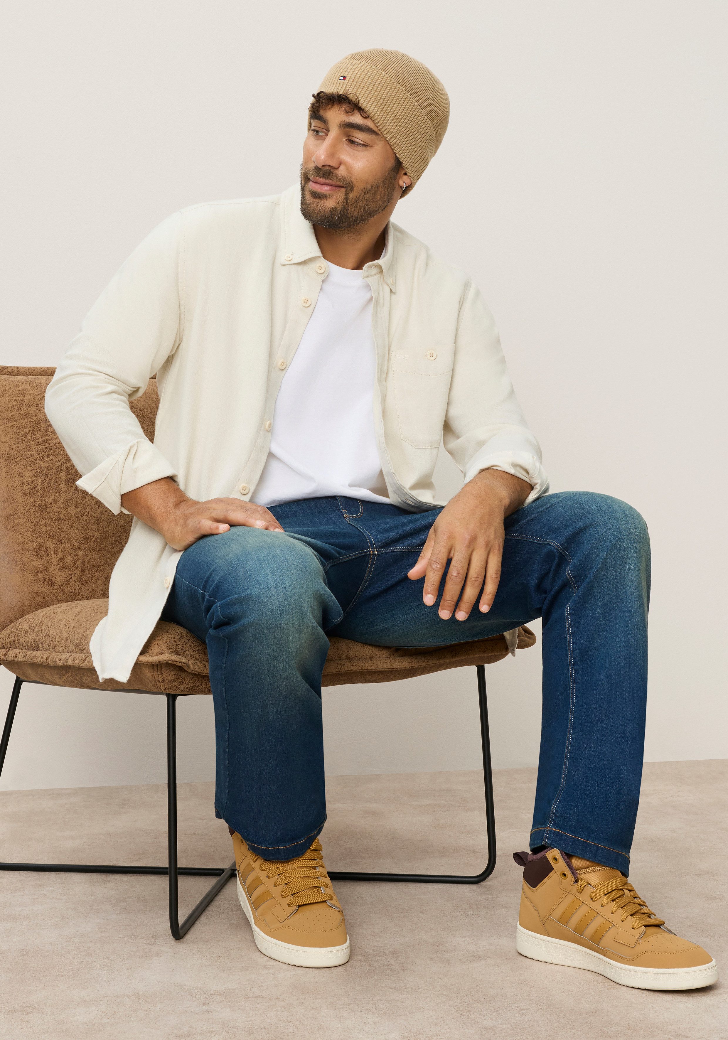Zum Outfit 11