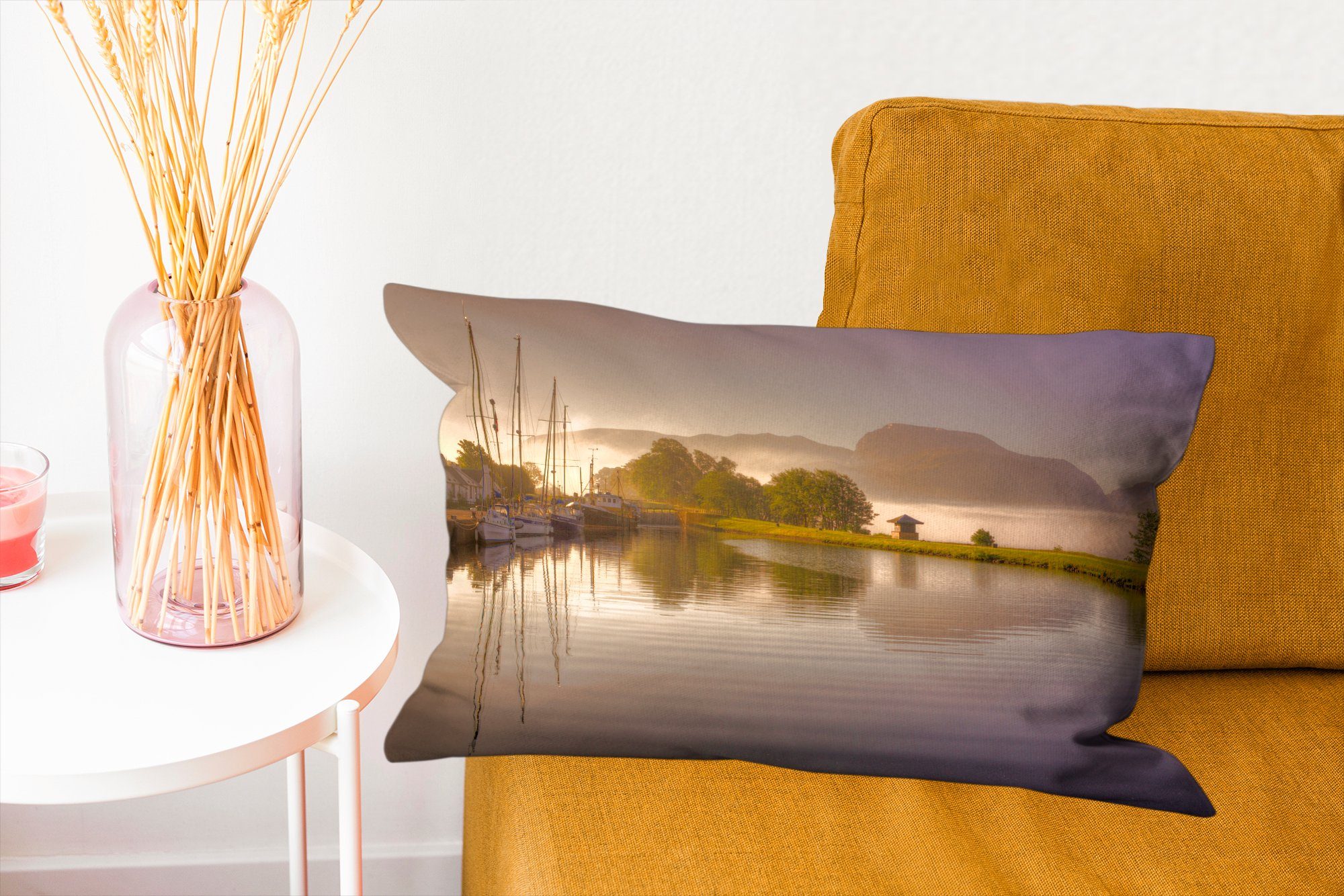 MuchoWow Dekokissen Hintergrund Dekoration, mit mit in Schottland, Wohzimmer Hafen Nevis Ben im Zierkissen, Füllung, Dekokissen Schlafzimmer
