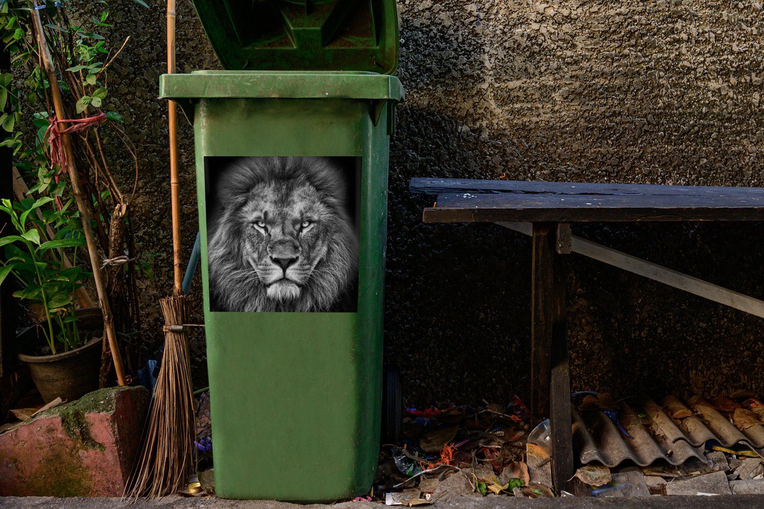 Sticker, Mülleimer-aufkleber, - - (1 Container, Mülltonne, - Wandsticker St), Löwe Abfalbehälter Porträt Schwarz Weiß MuchoWow - Tiere