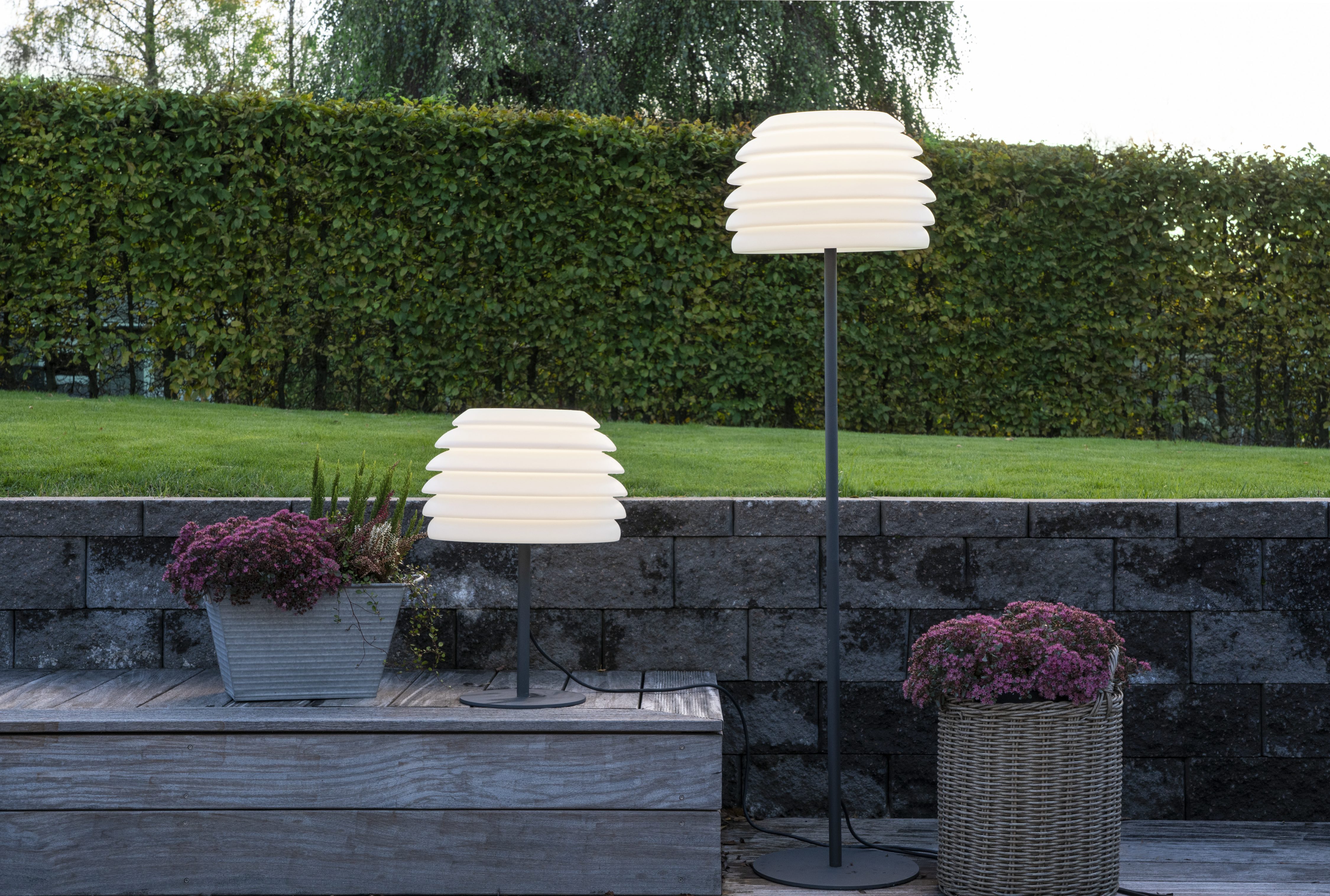 STAR TRADING LED Außen-Stehlampe Stehleuchte Rhodos, Leuchtmittel wechselbar, hohe Outdoor-Stehleuchtenform, E27-Fassung ohne Leuchtmittel, max 40W