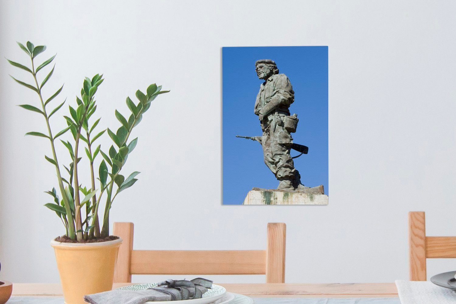 (1 bespannt Leinwandbild inkl. Guevara, Zackenaufhänger, St), von Leinwandbild fertig 20x30 OneMillionCanvasses® Statue cm Che Gemälde,