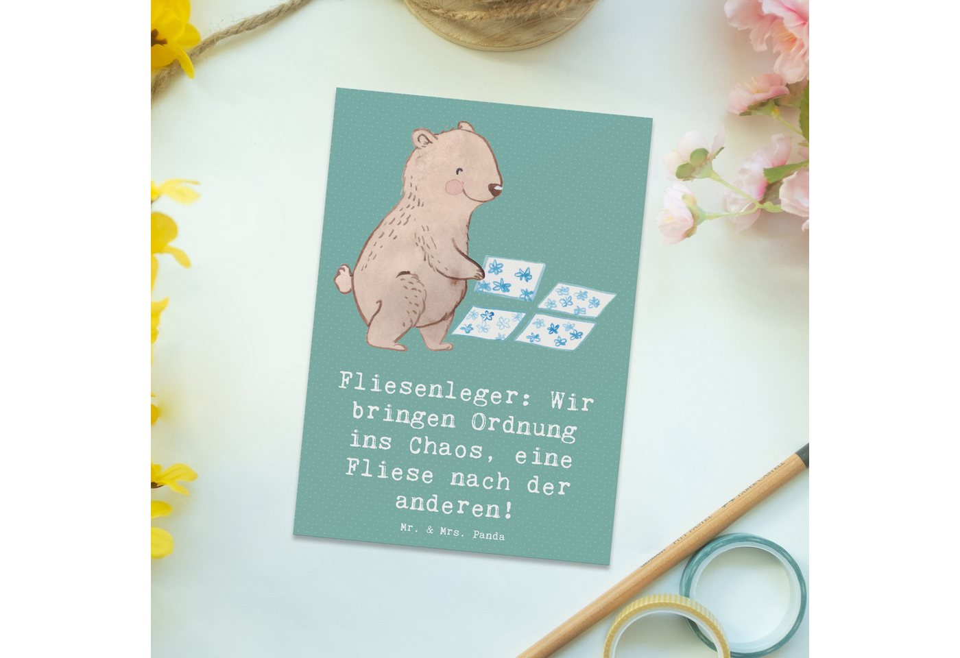 Thumbnail - Mr. & Mrs. Panda Postkarte Fliesenleger: Wir bringen Ordnung ins Chaos, eine Fliese nach der and