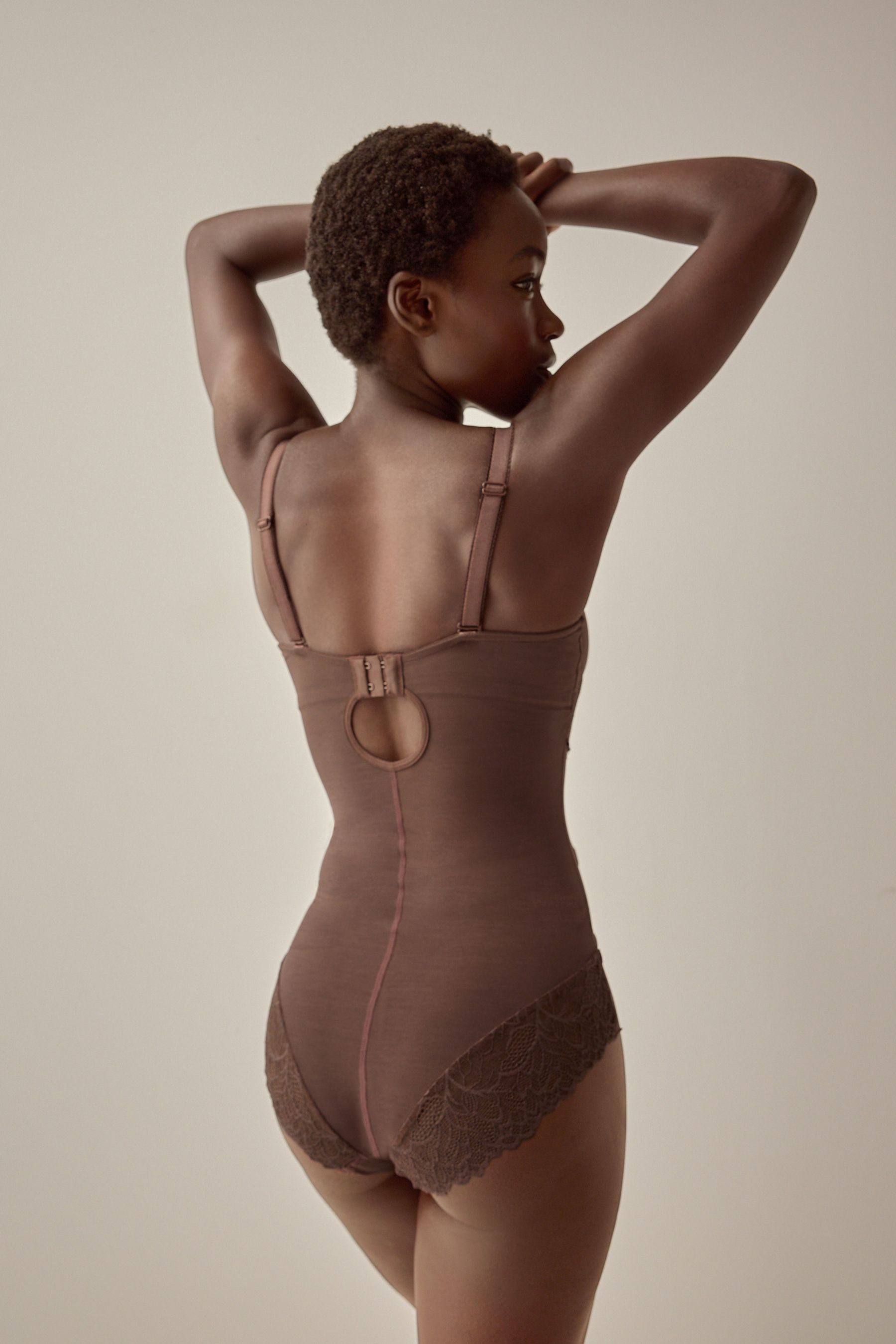 Next Miederbody Stark figurformender Spitzenbody wattiert, DD+ (1-tlg)