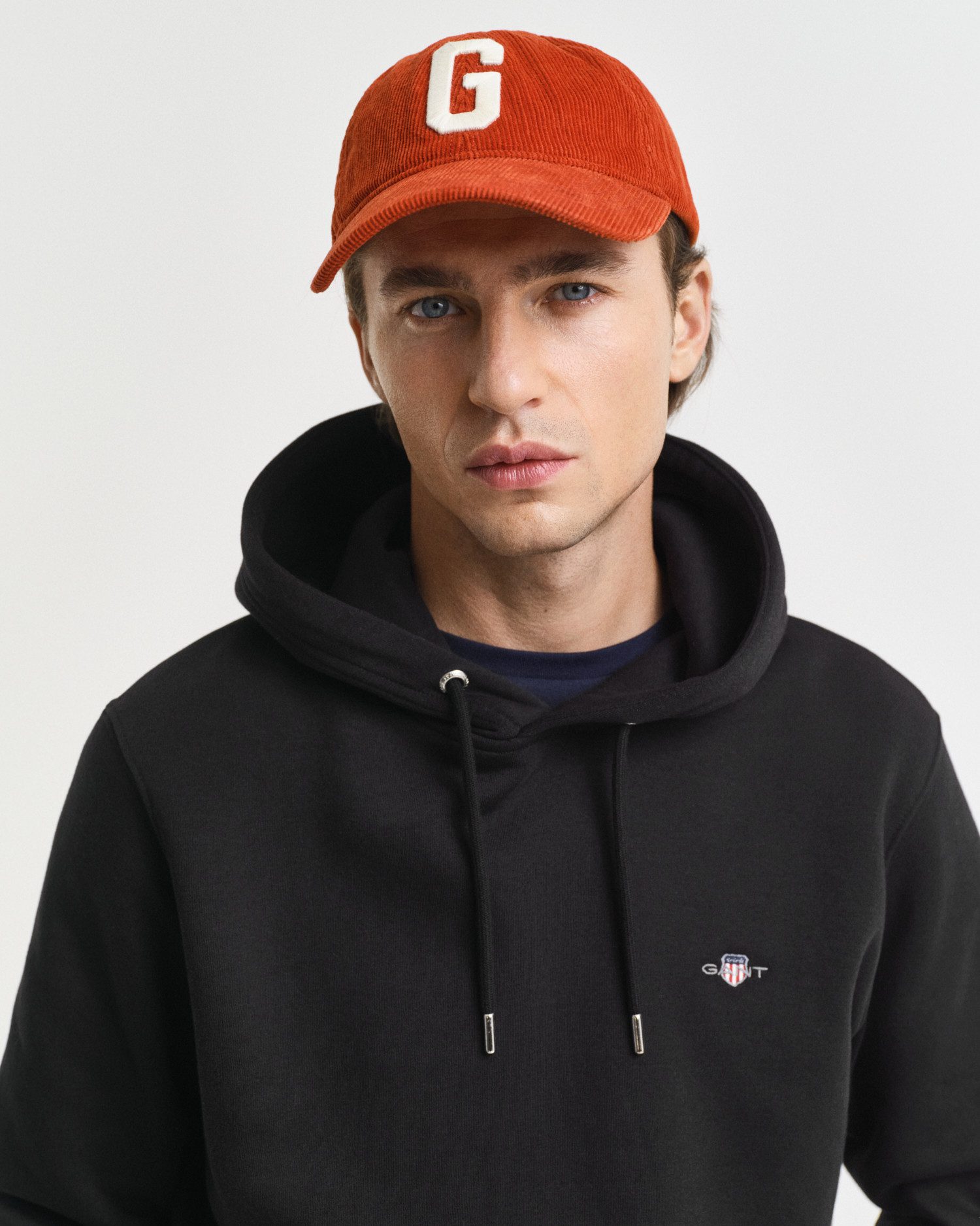 Gant Hoodie REG SHIELD HOODIE mit Logostickerei auf der Brust