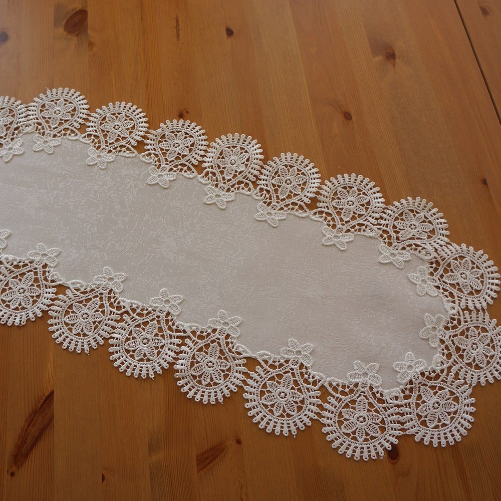 matches21 HOME & HOBBY Tischdecke Tischläufer oval Jaquard Spitze wollweiß 30x70 cm (1-tlg). € 13,99