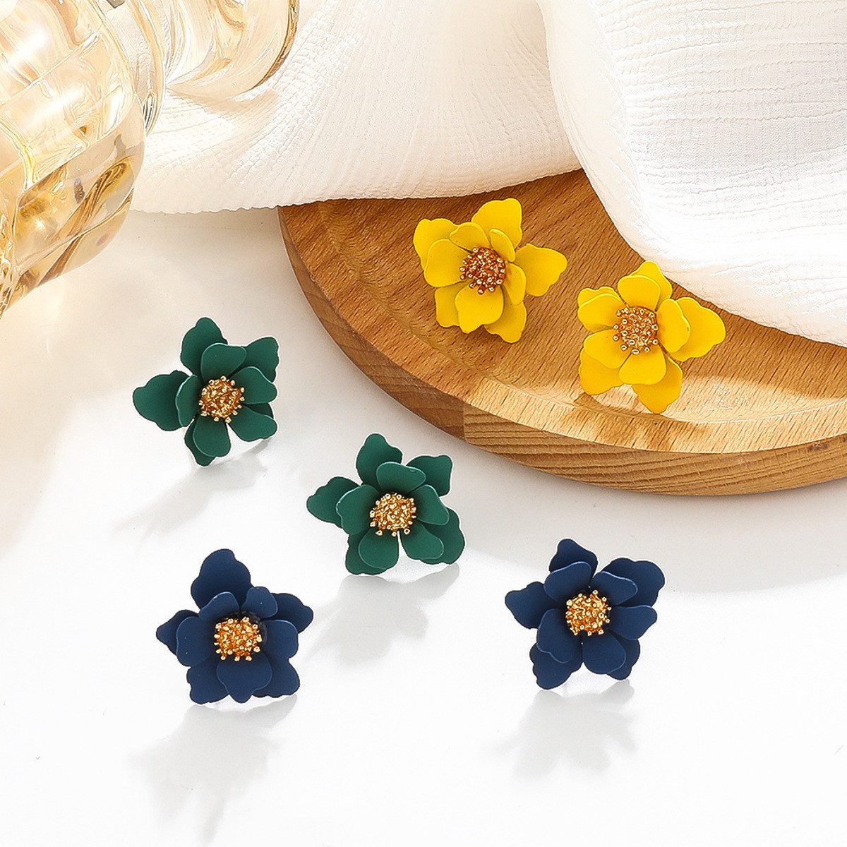 KARMA Ohrstecker-Set Damen Blumen – Florale Ohrringe für Frauen Blüten Sommer (Sommerschmuck bunte Ohrringe, 2-tlg., Geschenkidee Damenschmuck), Statement Ohrschmuck Blüte, Trendige Ohrstecker