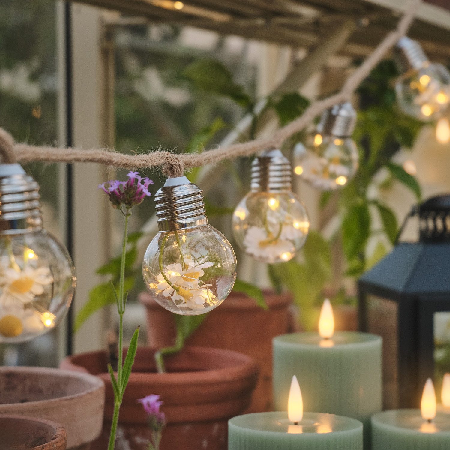 Lights4fun LED-Lichterkette 10er batteriebetriebene LED-Lichterkette mit Blumen in warmweißen Glüh