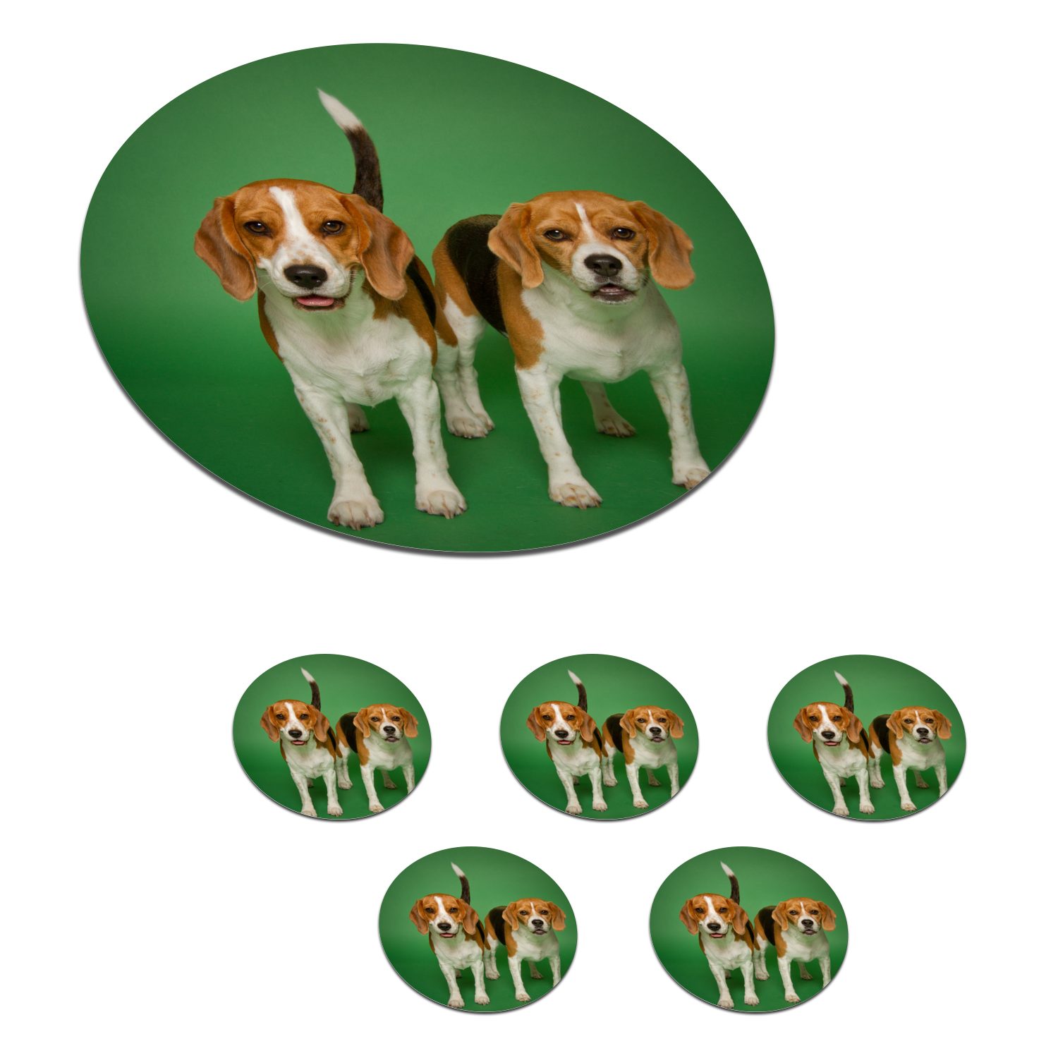 MuchoWow Glasuntersetzer Zwei schöne Beagles auf Korkuntersetzer, Hintergrund, Getränkeuntersetzer, 6-tlg., Tassenuntersetzer, für Tasse, Gläser, Zubehör grünem Becher