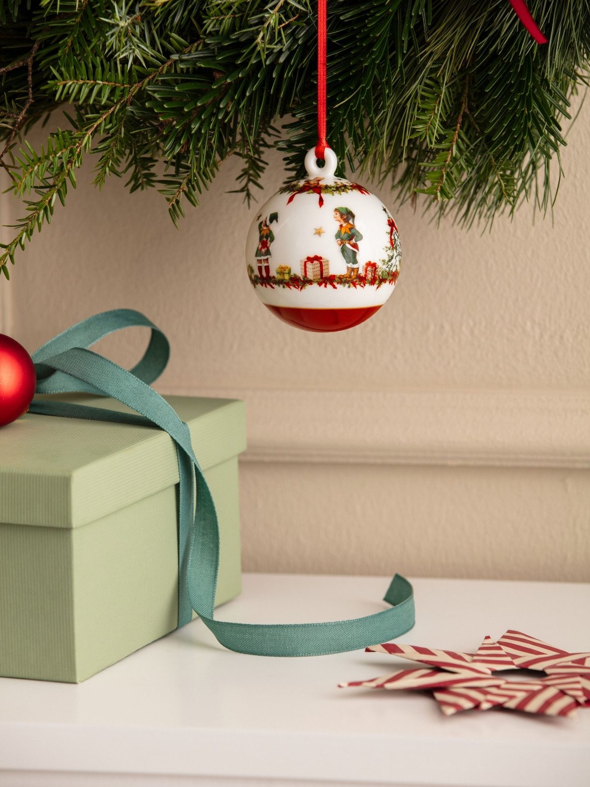 Villeroy & Boch Weihnachtsbaumkugel Annual Christmas Edition Jahres-Kugel 2026 – Bild 2 von 5