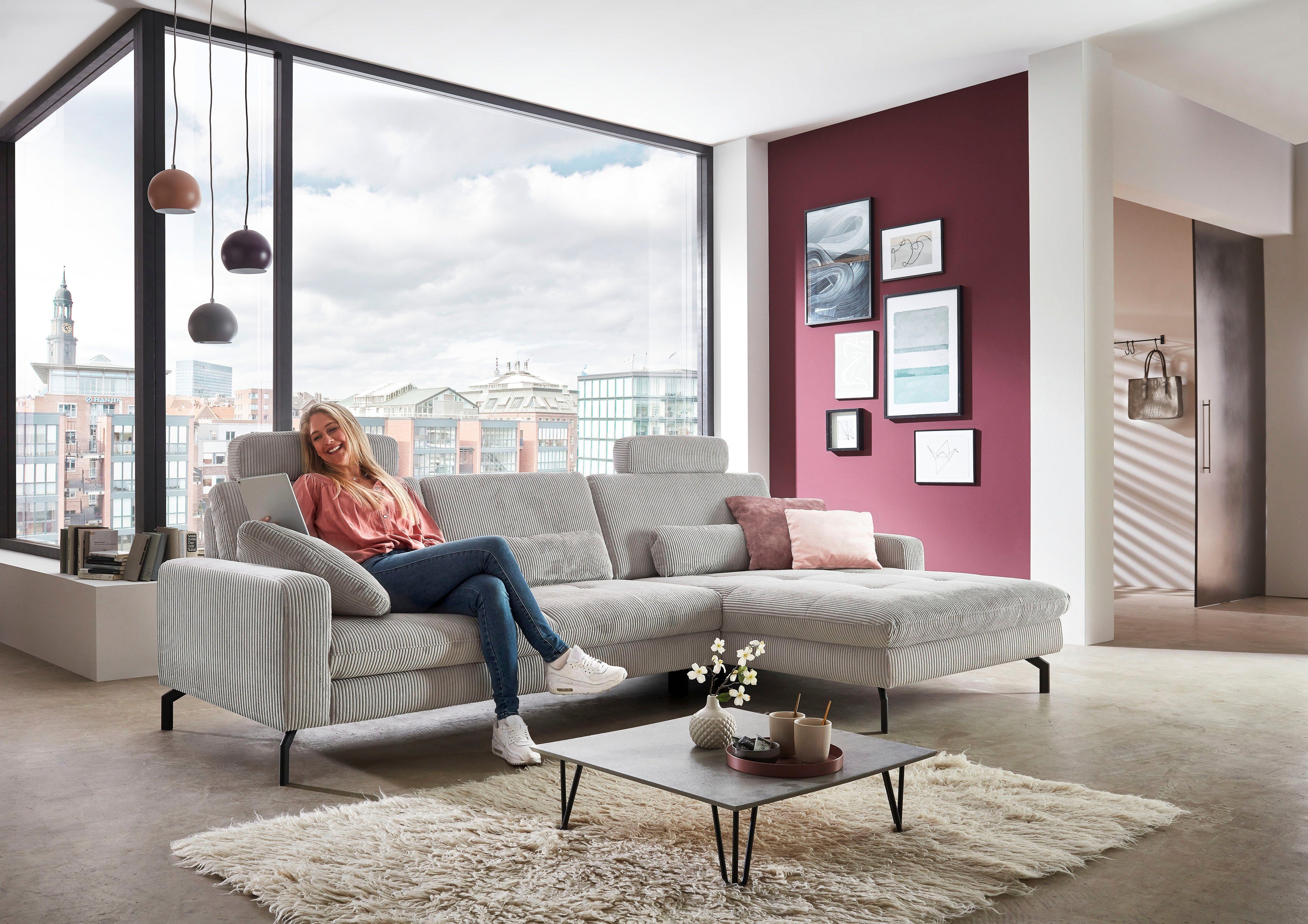 Die PlanBar Ecksofa MP-IN20110 L-Form mit Federkern-Polsterung, optional mit Funktionen erhältlich