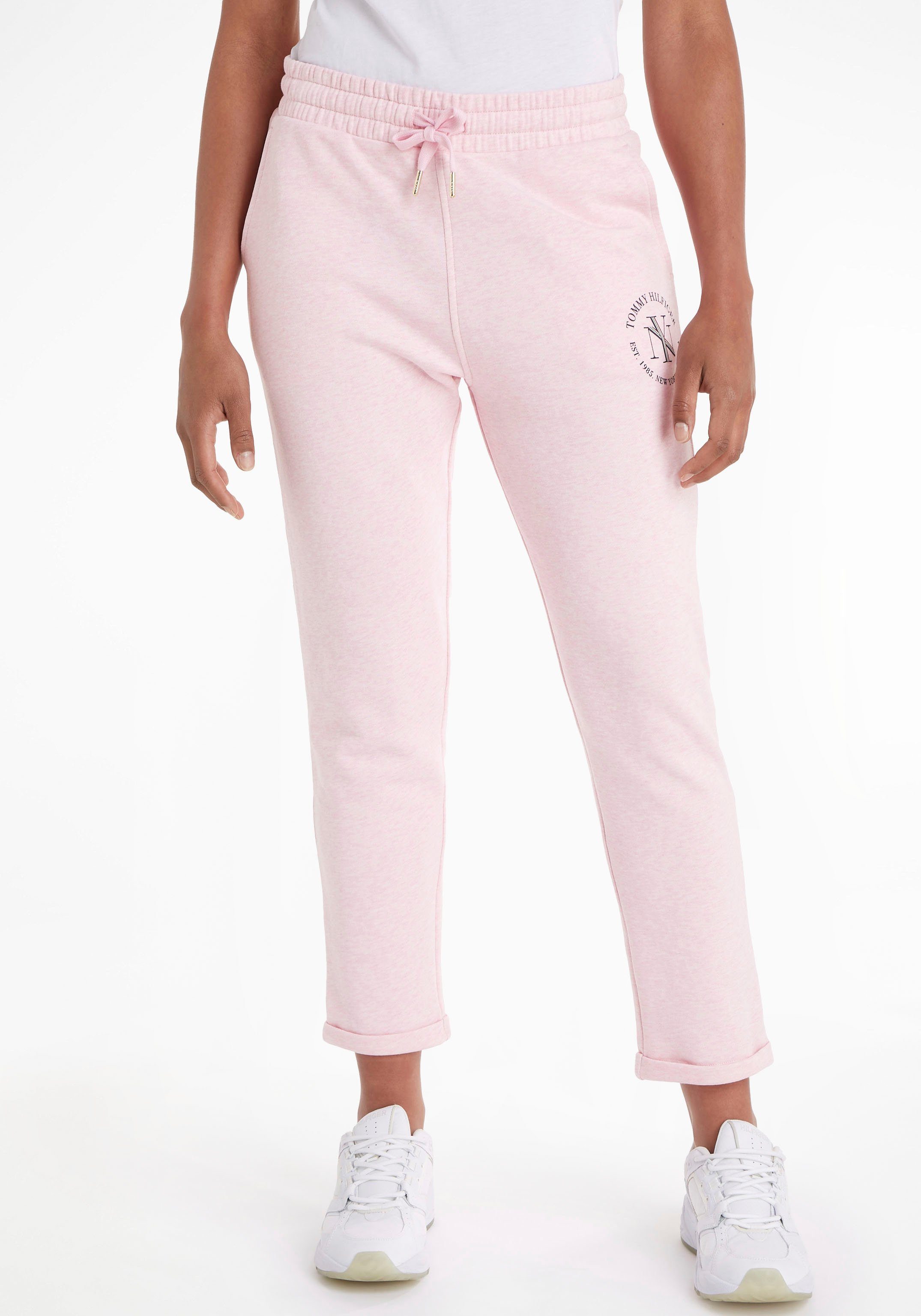 Tommy Hilfiger Sweatpants TAPERED NYC ROUNDALL SWEATPANTS mit Tommy Hilfiger Markenlabel Classic-Pink-Heather