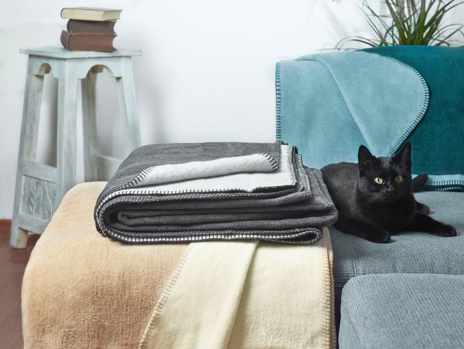 Wohndecke UNI, Kneer, kuschelige Wendedecke Farben-Vielfalt, großer Kuscheldecke in petrol