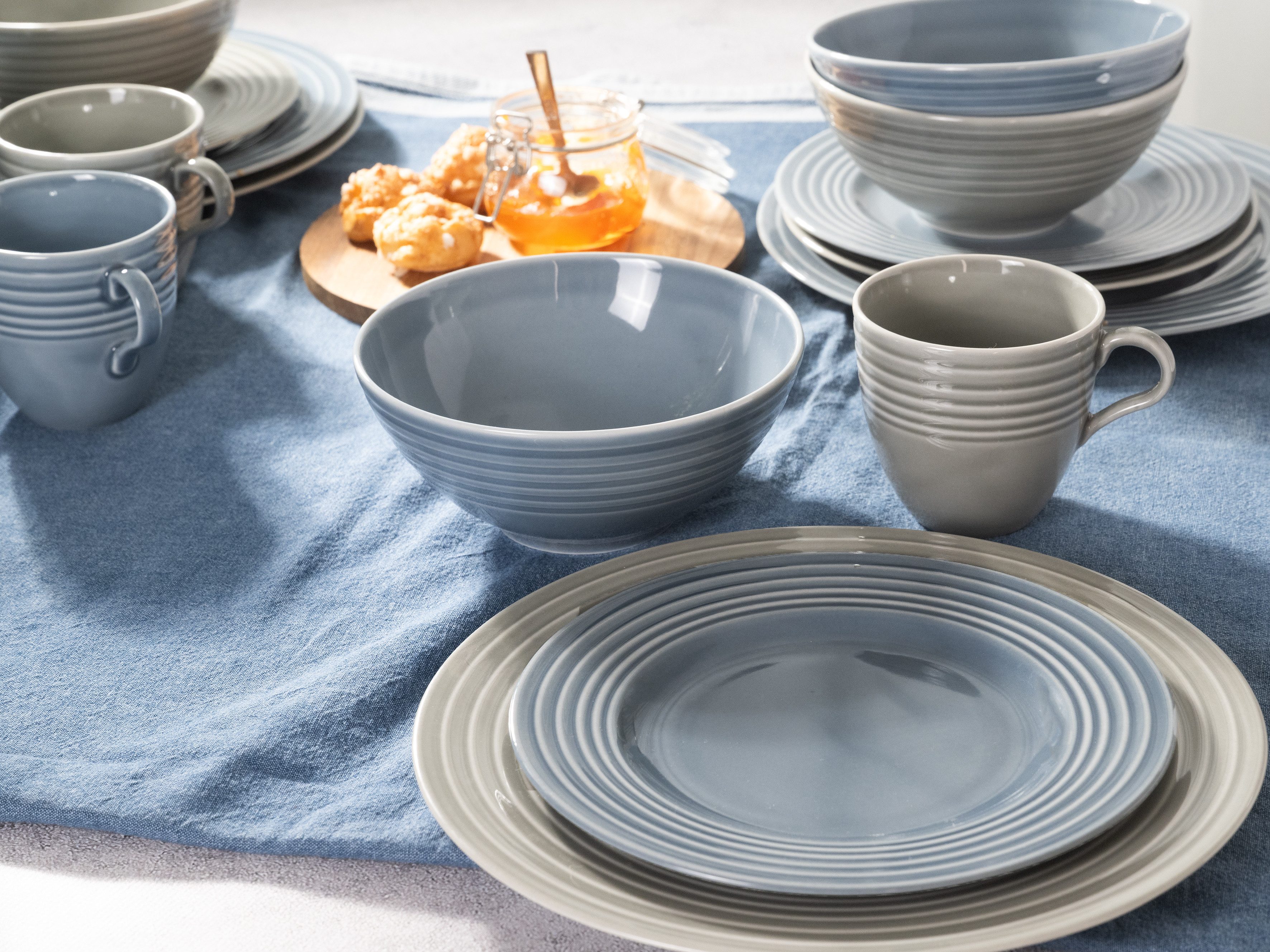 creaTable Kombiservice Geschirr-Set Stripes Colors (16-tlg), 4 Personen, Porzellan, Service, umlaufendes Rillenrelief, 16 Teile, für 4 Personen – Bild 5 von 5