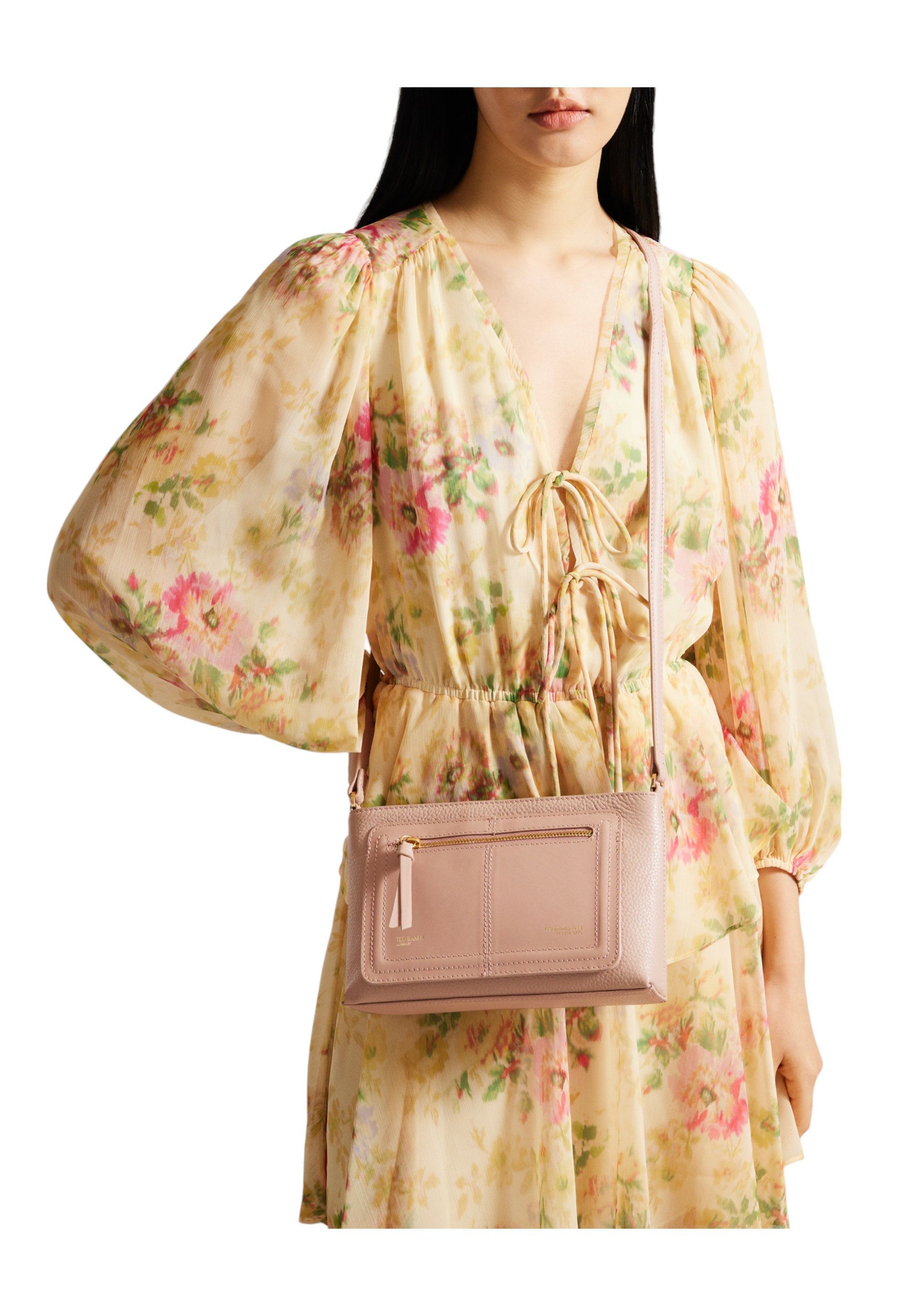 Ted Baker Umhängetasche NISHU, weiches Leder, verstärkter Boden, Reißverschluss
