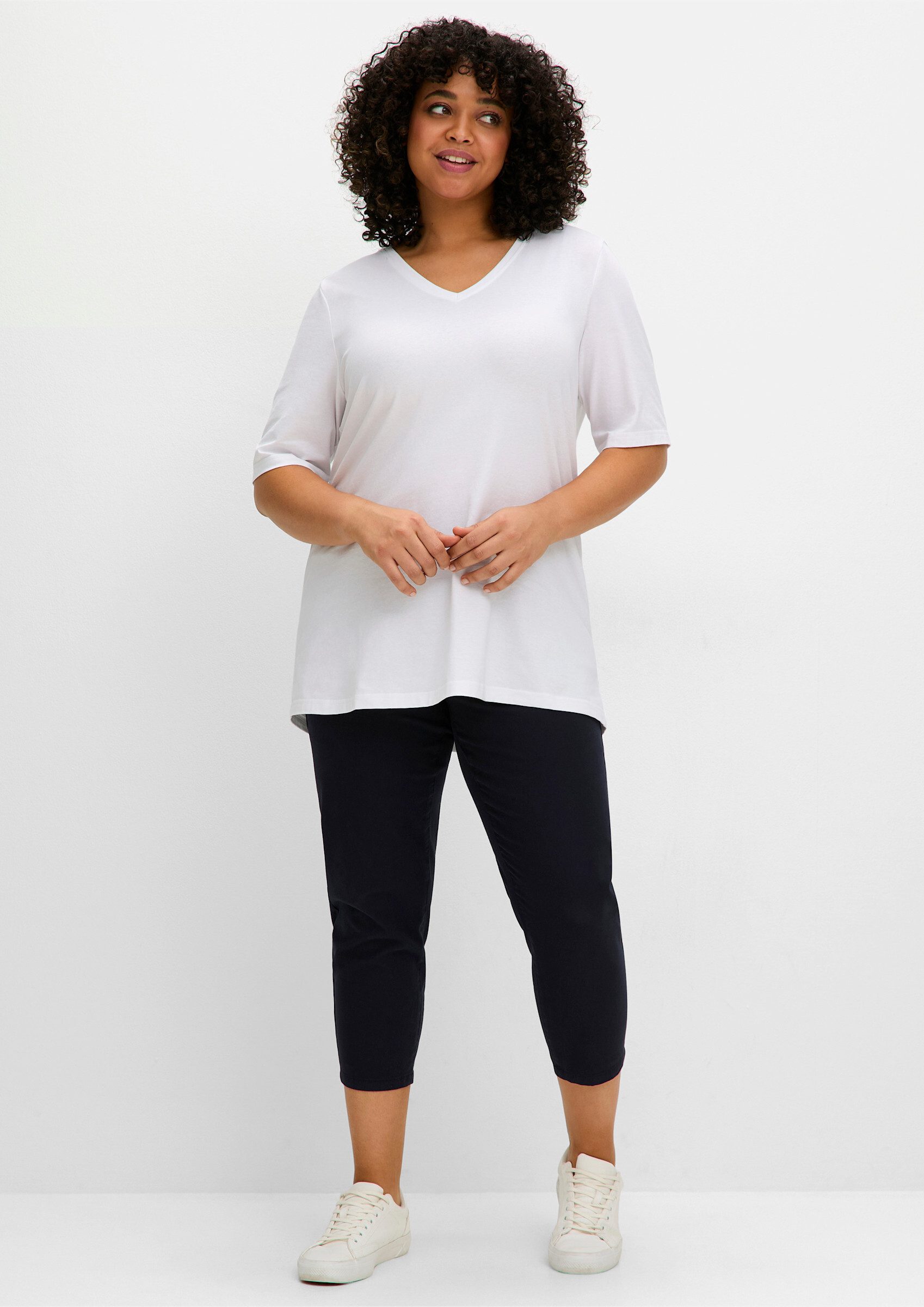 Sheego T-Shirt V-Shirt . mit V-Ausschnitt, leicht tailliert günstig online kaufen