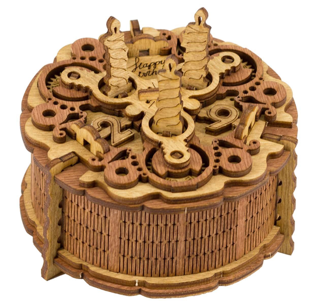 iDventure Spiel Birthday Cake - besondere Geschenkverpackung, Knobelspiel, Holzspiel