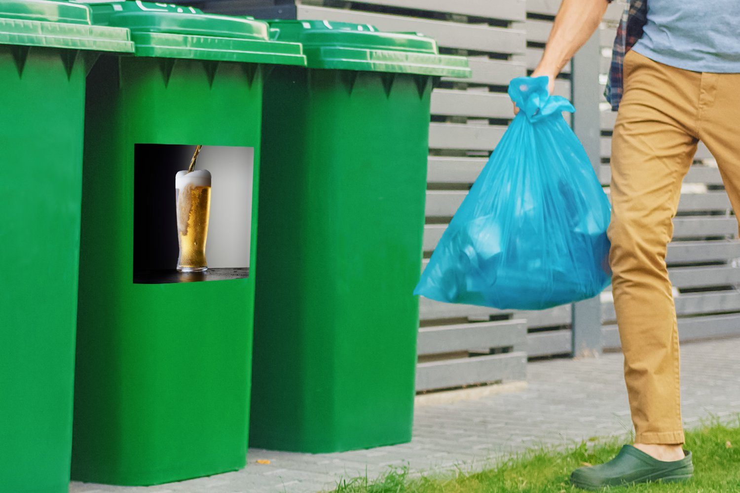 Leckeres Mülltonne, auf Mülleimer-aufkleber, Wandsticker St), Bier Sticker, (1 MuchoWow Hintergrund Abfalbehälter Container, schwarzem