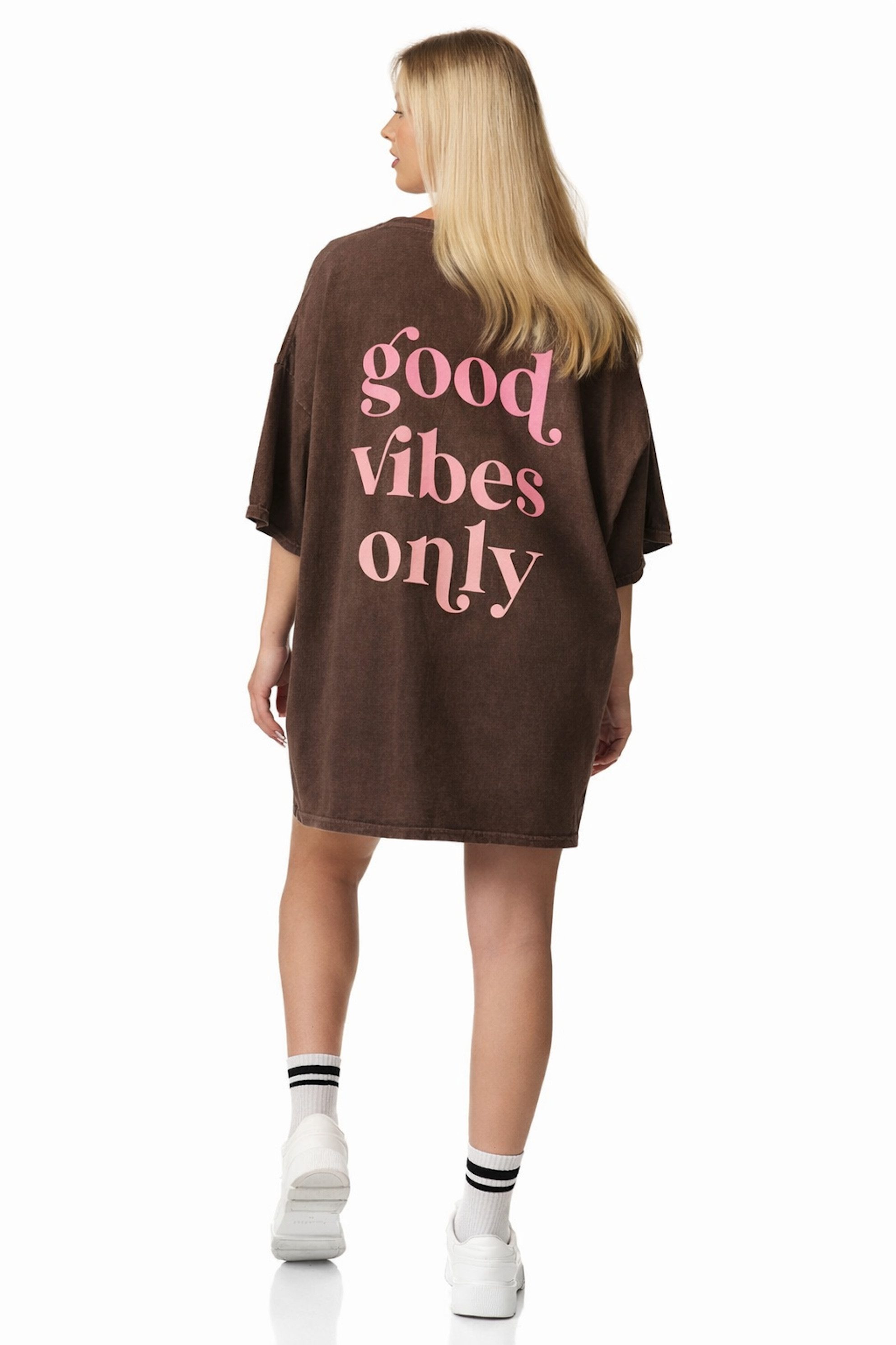 Worldclassca Longshirt Worldclassca Oversized VIBES Print T-Shirt lang Tee Sommer Oberteil Neue Kollektion - Stilvolle und gemütliche Mode für Damen