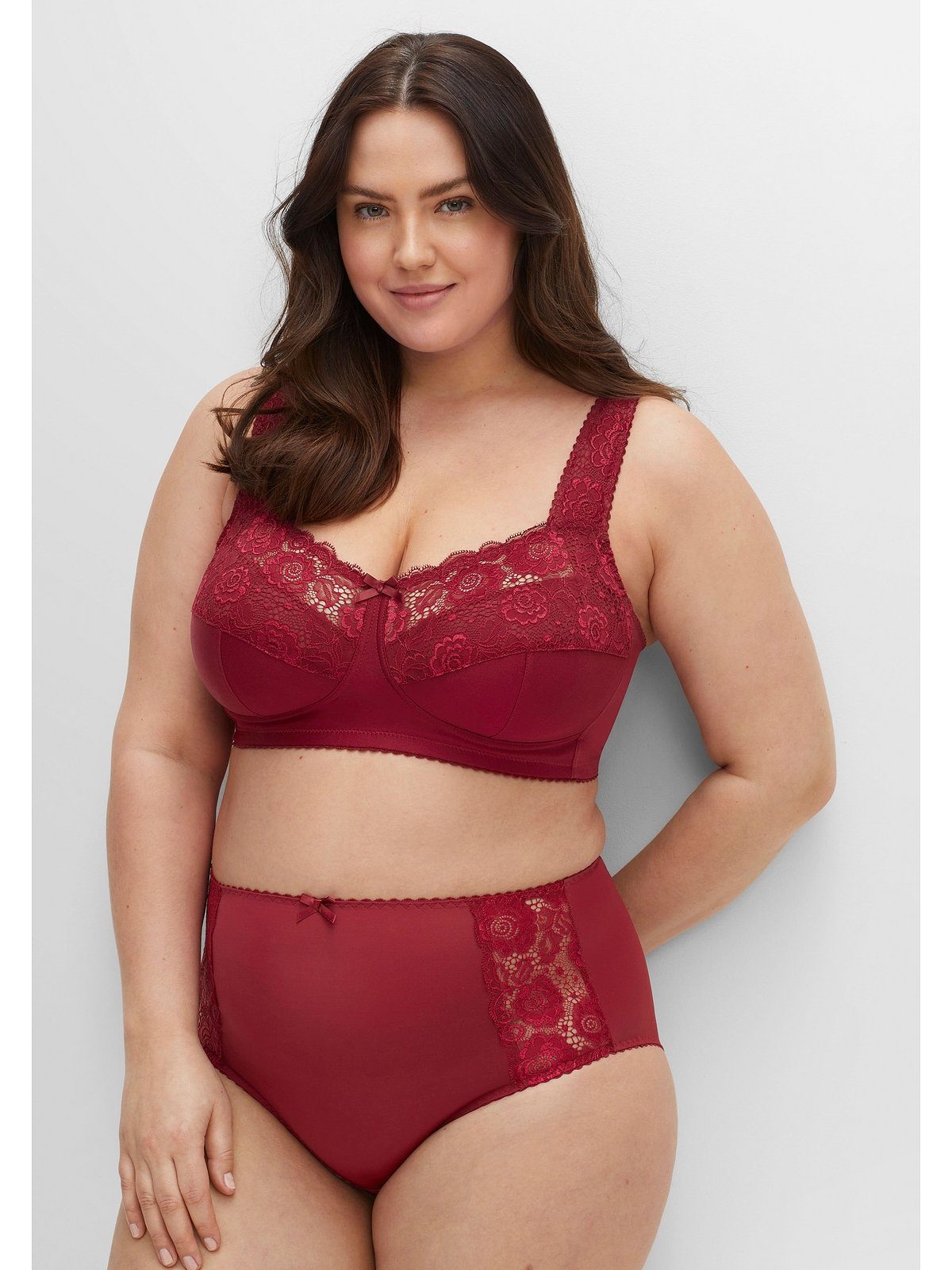 Sheego Slip Große Größen mit leicht transparenter Spitze