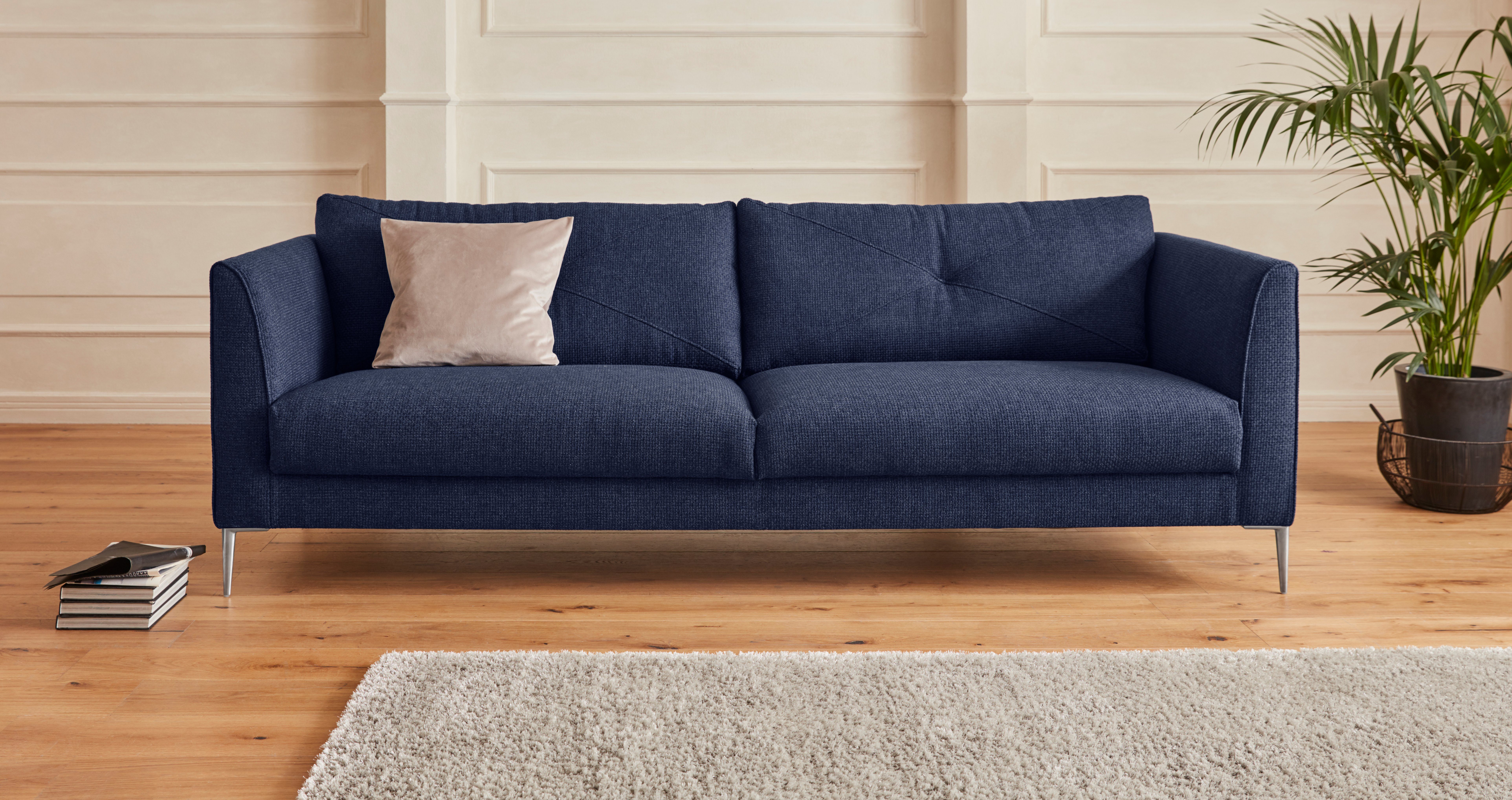 TRENDMANUFAKTUR 2,5-Sitzer Chilltime, elegant und bequem, Komfortsitzhöhe 46cm, Breite 237cm, mit eleganter Kreuznaht in den Rückenkissen, Breite 237 cm